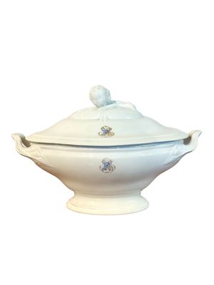 Grande soupière en porcelaine blanche de Marseille, France XIXe siècle