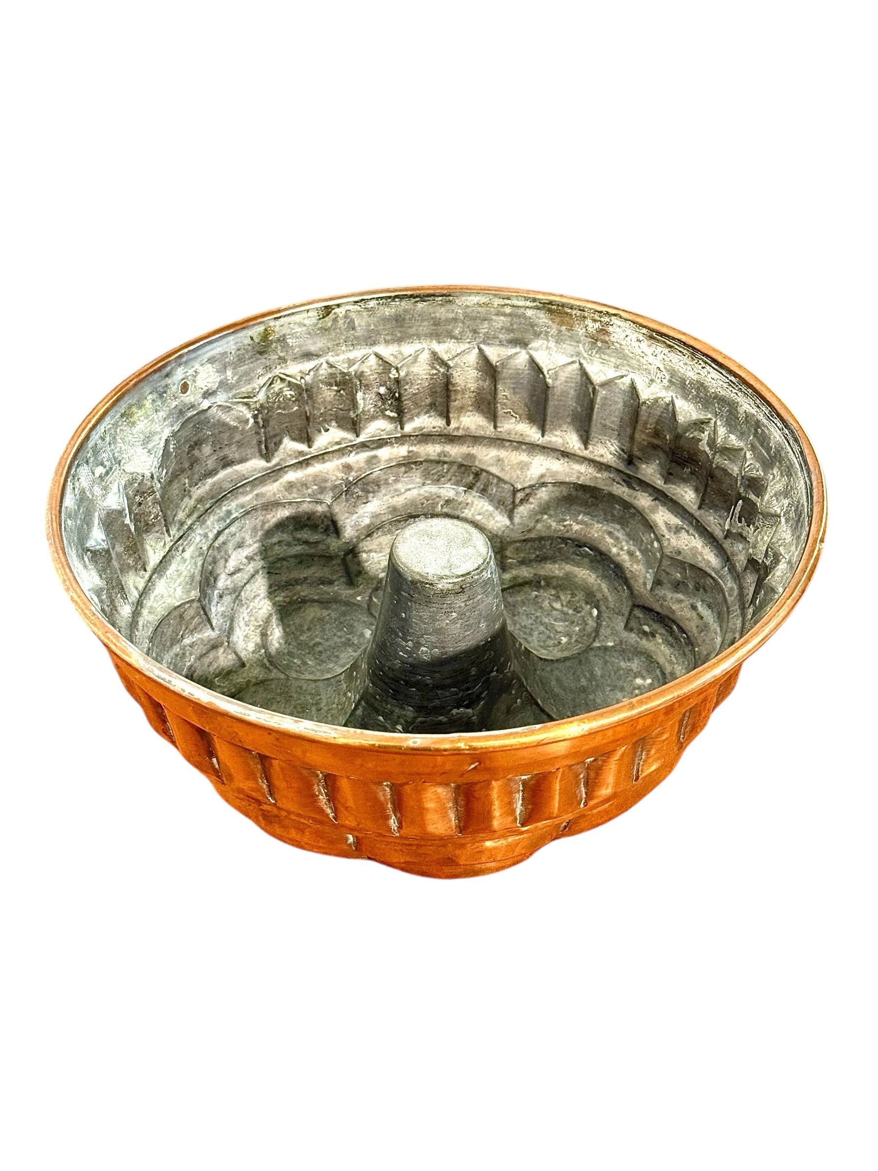 Moule à kugelhopf en cuivre martelé, France XIXe siècle