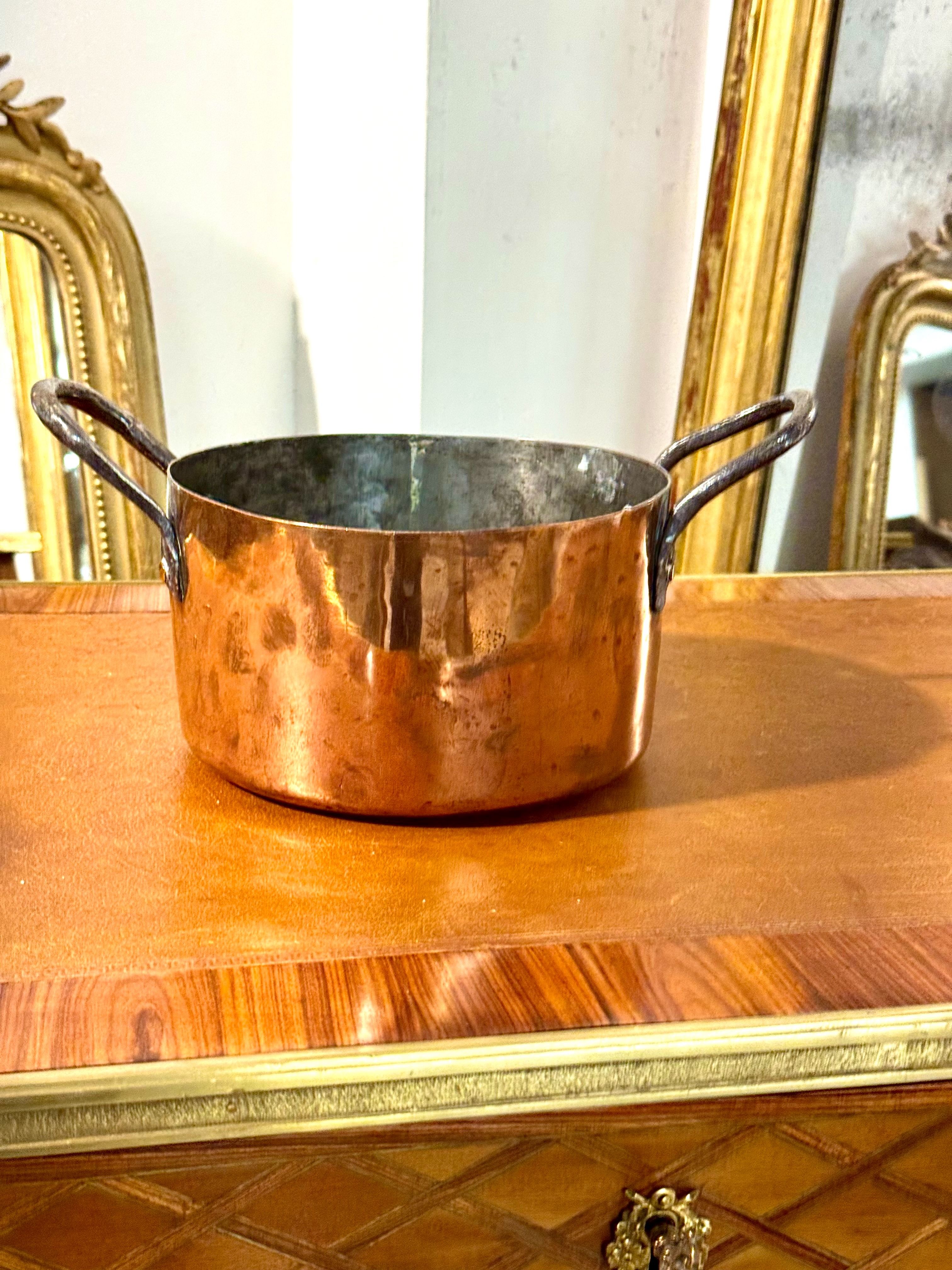 Marmite ancienne en cuivre, France XIXe siècle