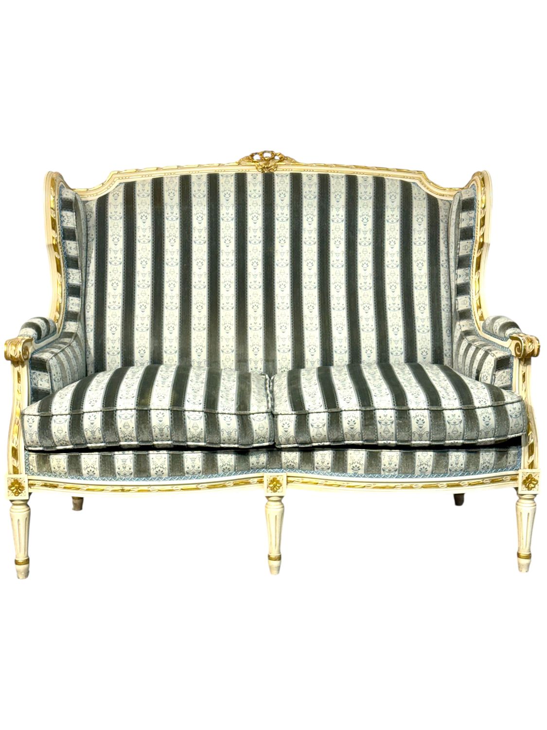 Canapé deux places peint et doré de style Louis XVI,  France début du XXe siècle