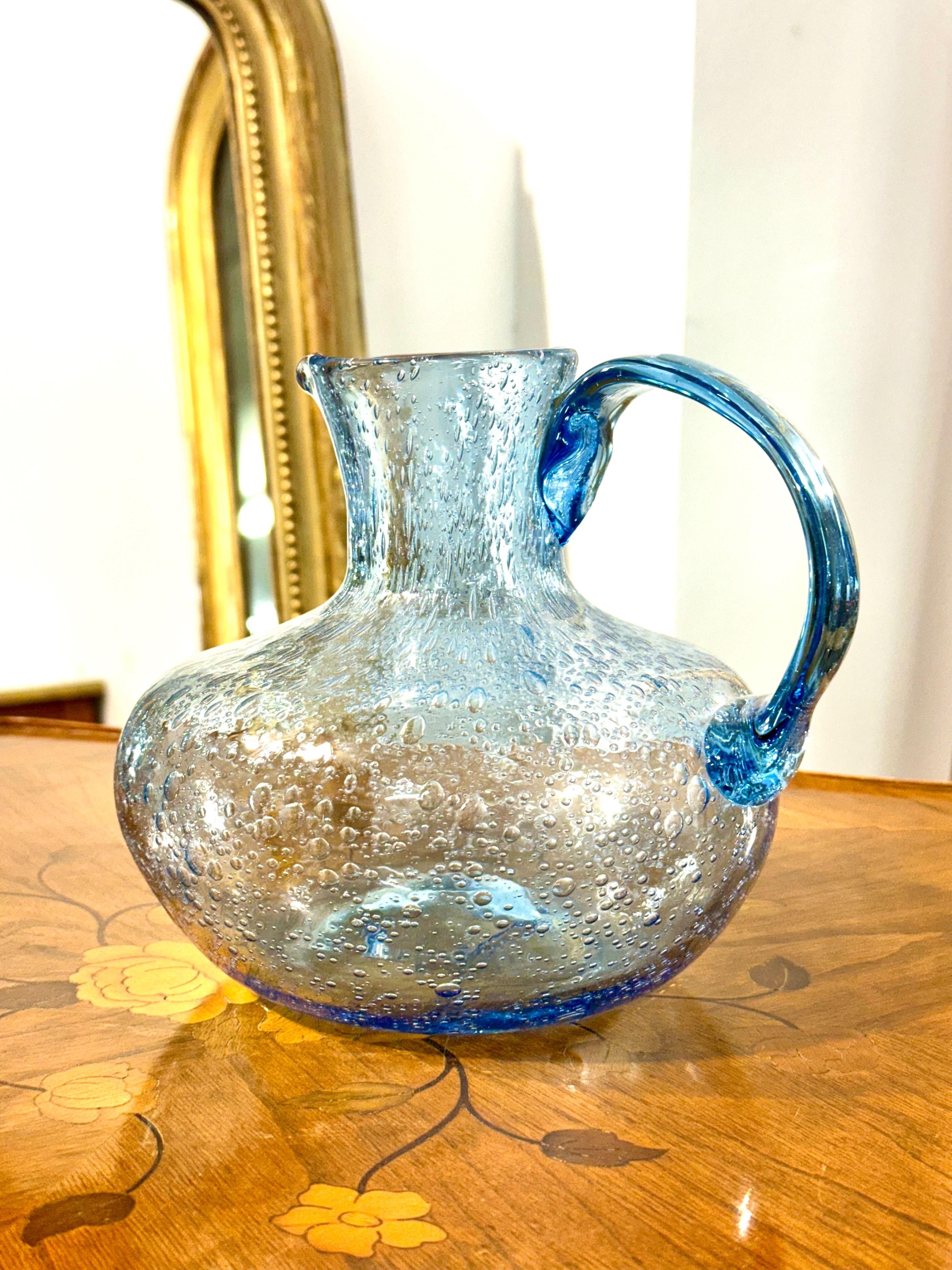 Carafe en verre soufflé à la main bleu Biot, France, vers 1950