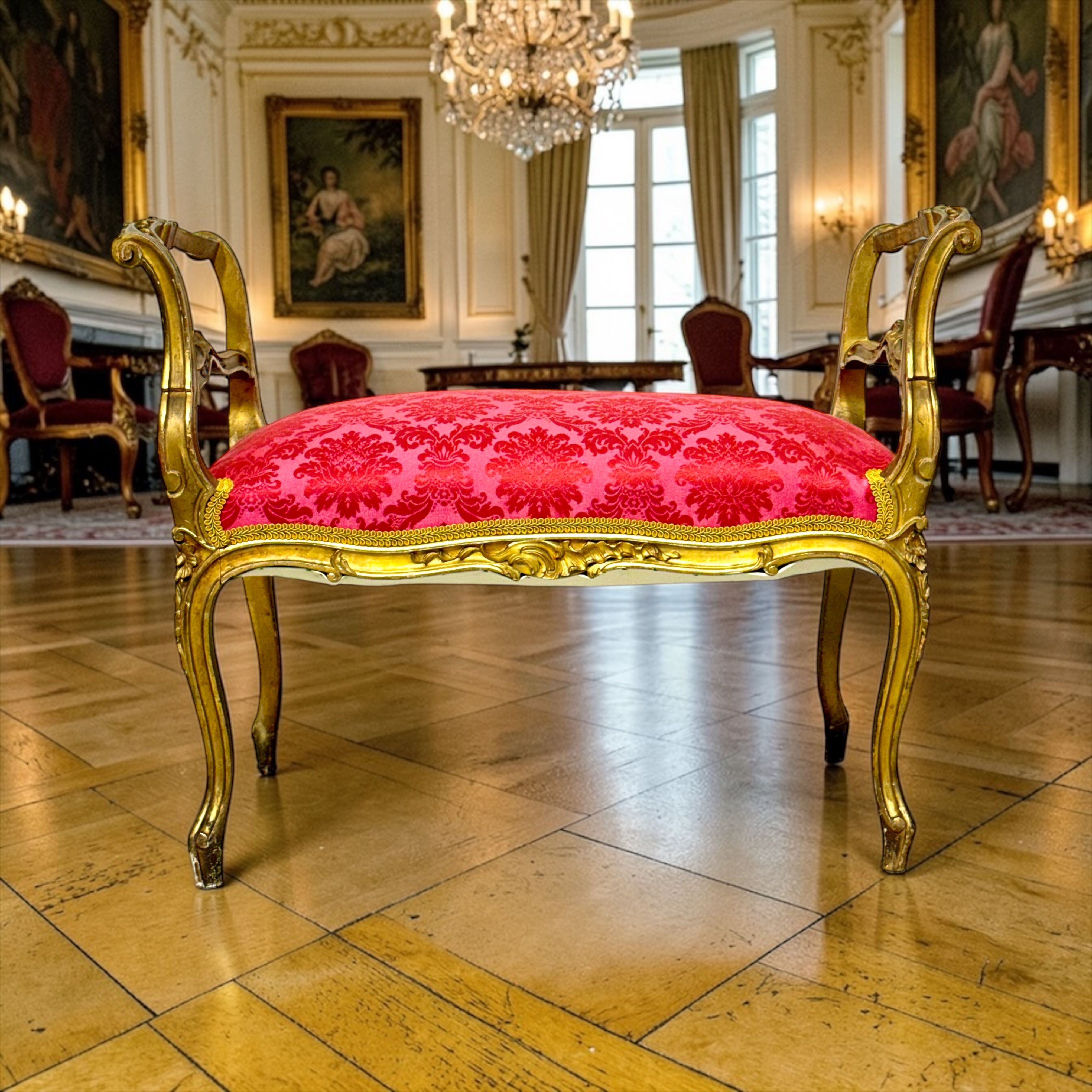 Banc de fenêtre en bois doré de style Louis XV, France, XIXe siècle