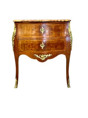 Commode marquetée de style Louis XV avec plateau en marbre brèche, France, XIXe siècle