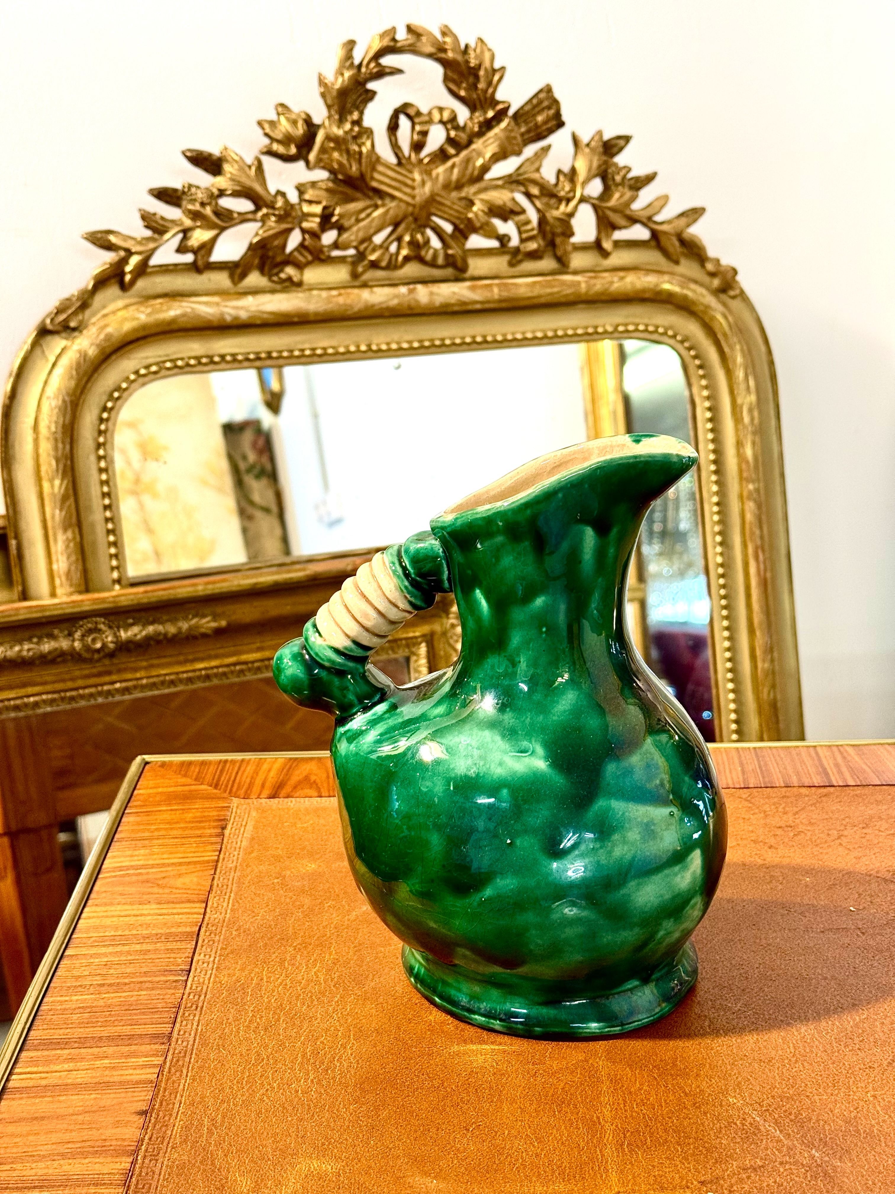 Pichet en céramique émaillée verte, céramique d'art rustique, France vers 1900