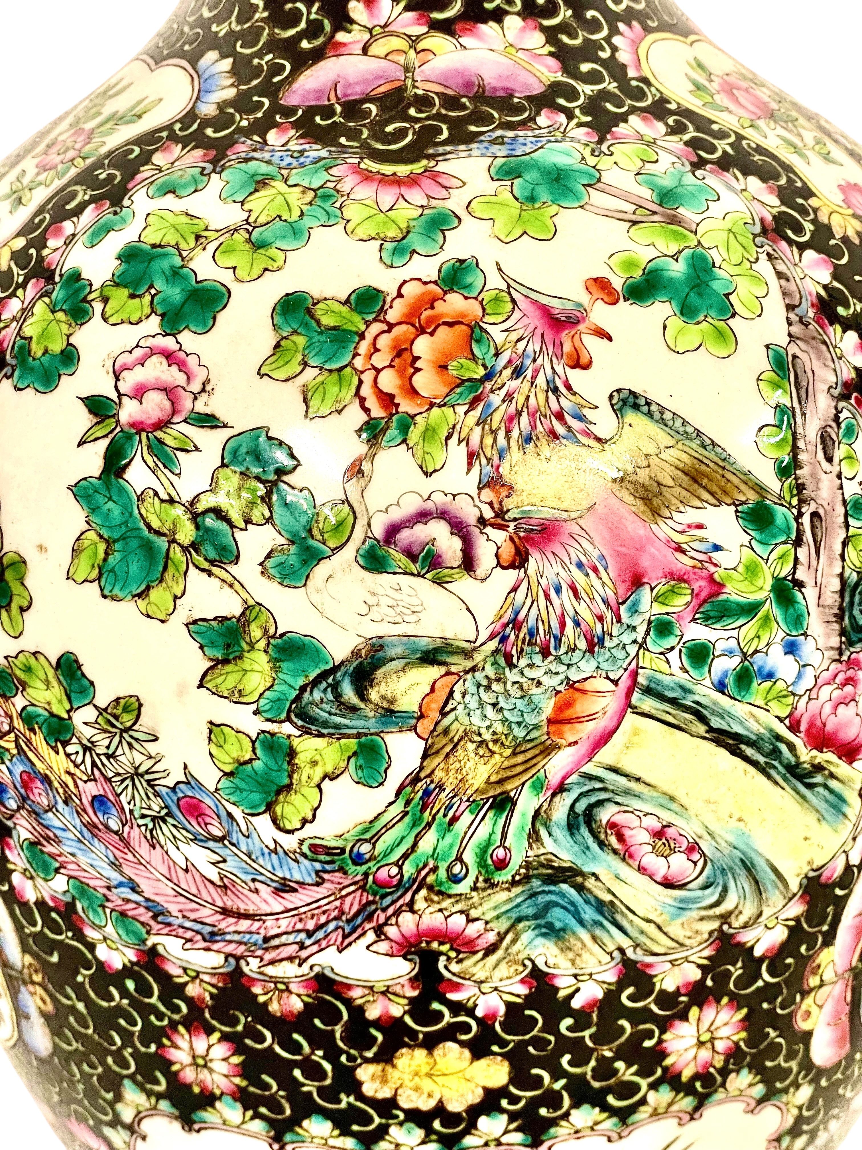 Grand vase chinois en porcelaine Famille Noire orné d'oiseaux et de motifs floraux