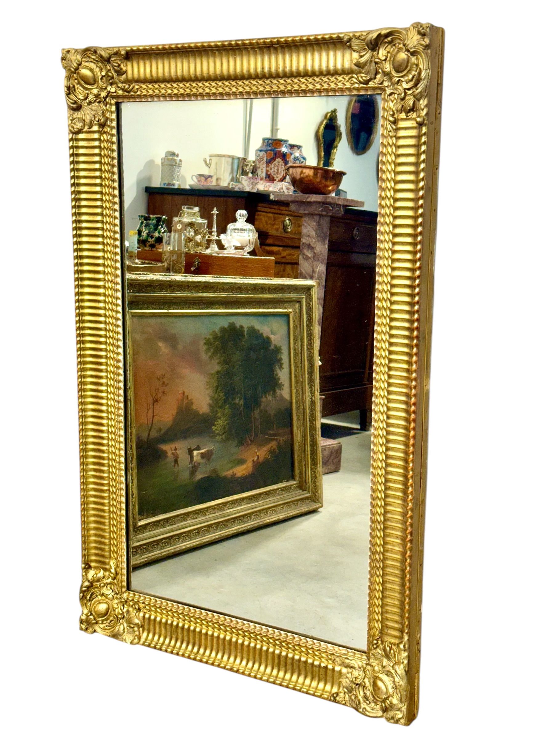 Miroir rectangulaire français d'époque Louis-Philippe en bois doré, XIXe siècle