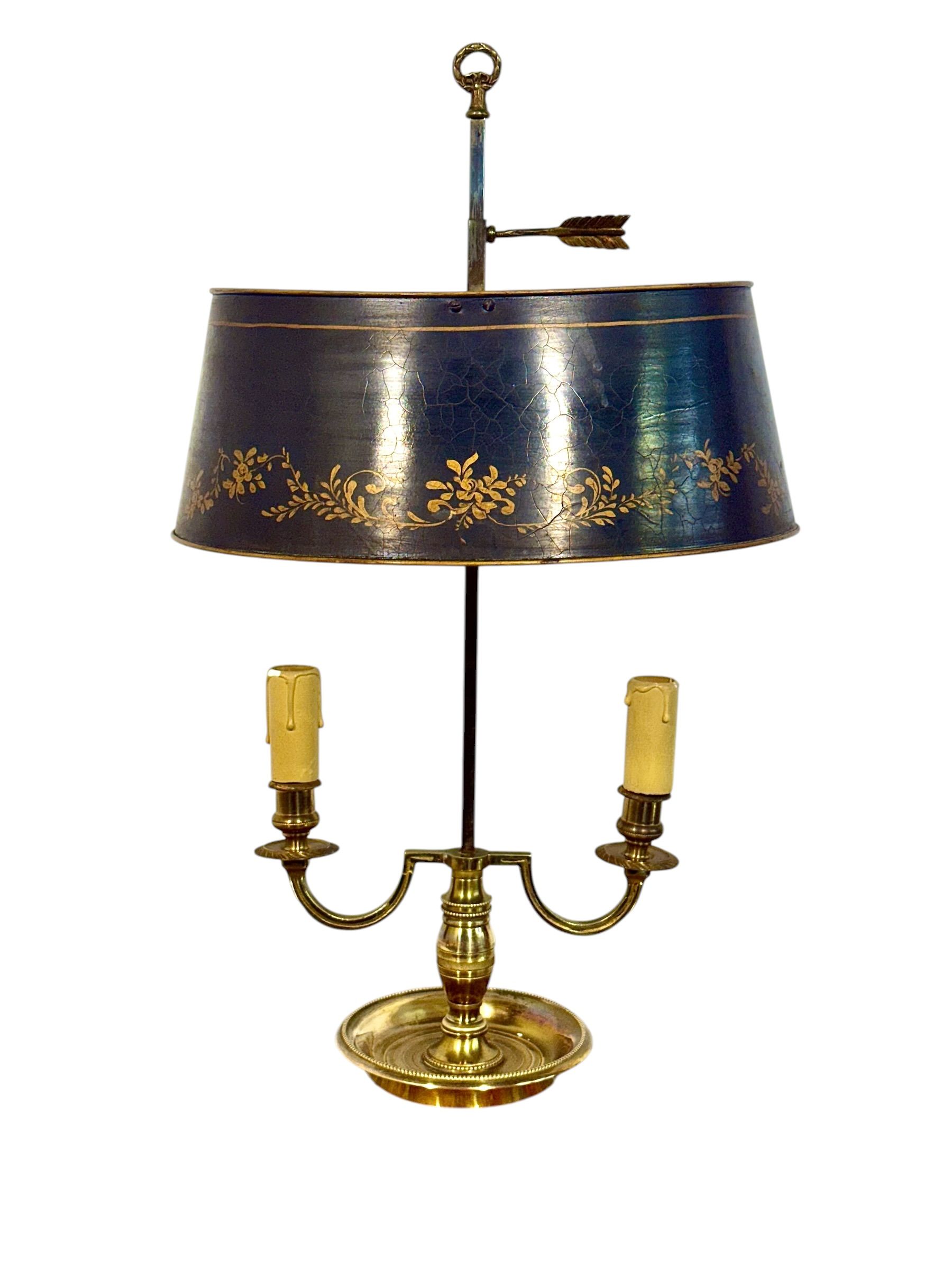 Lampe bouillotte française du XIXe siècle en bronze doré avec abat-jour en tôle
