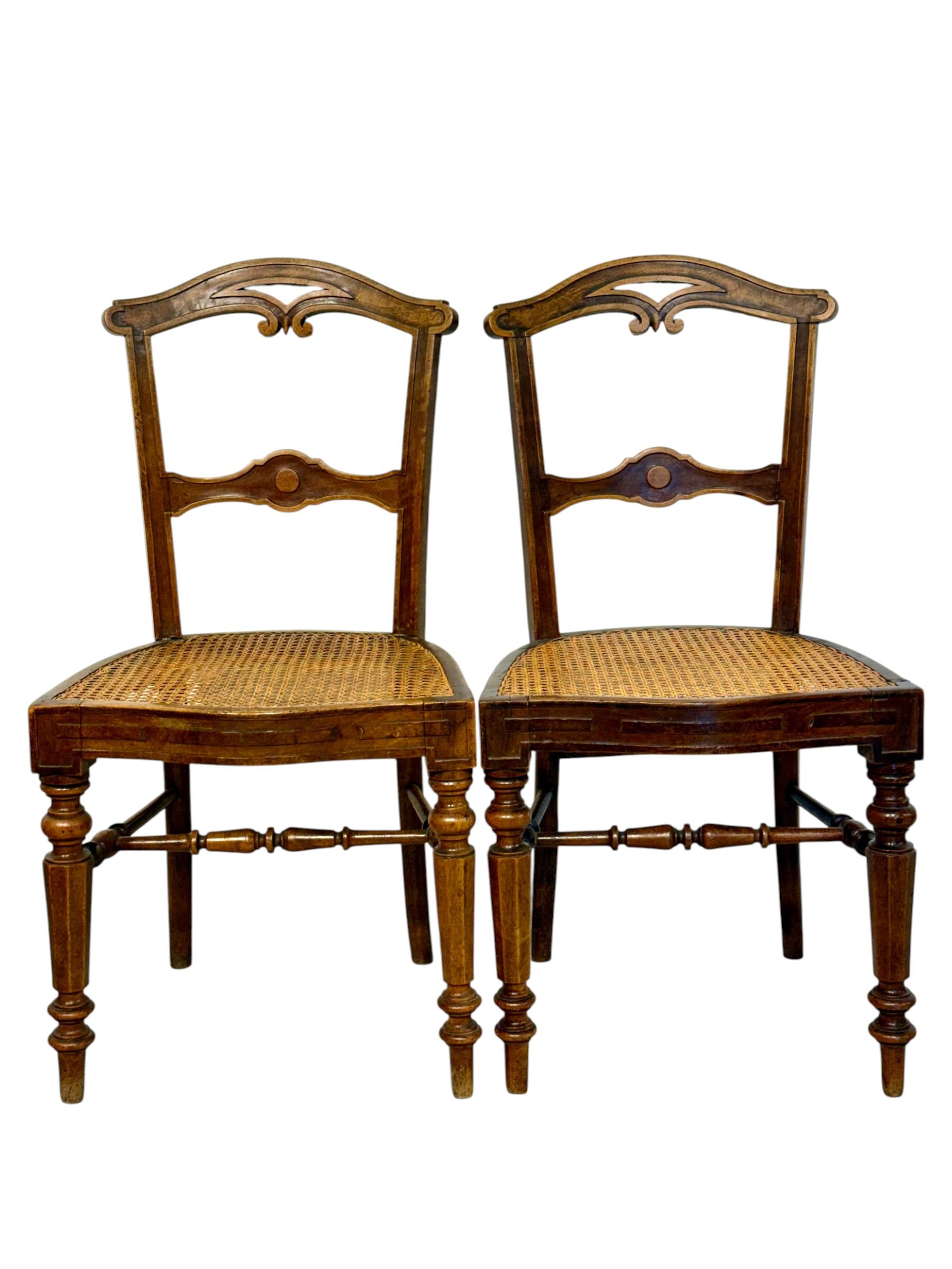 Ensemble de huit chaises françaises en noyer canné, fin du XIXe siècle