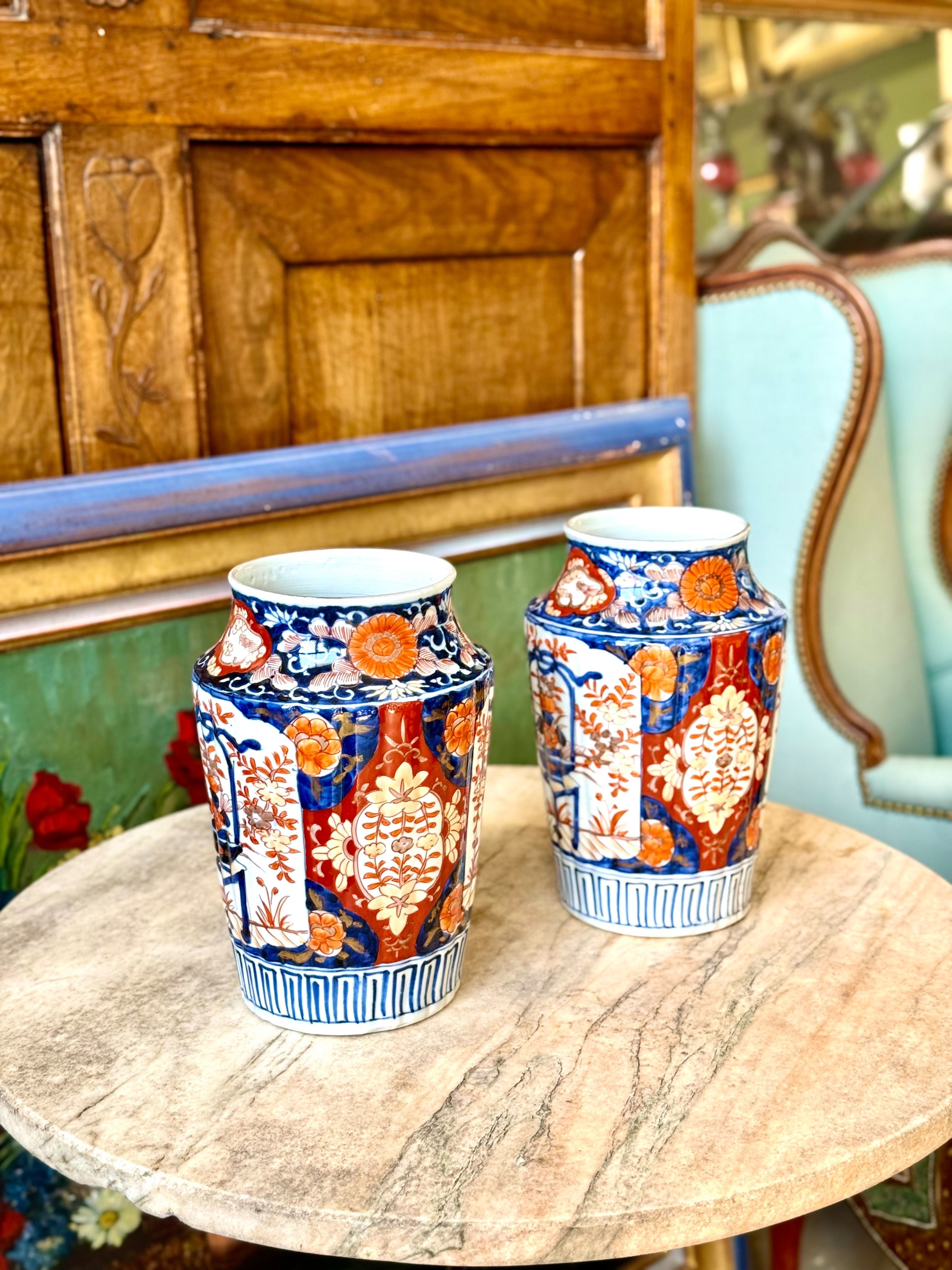 Paire de vases en porcelaine Imari , Japon XIXe siècle