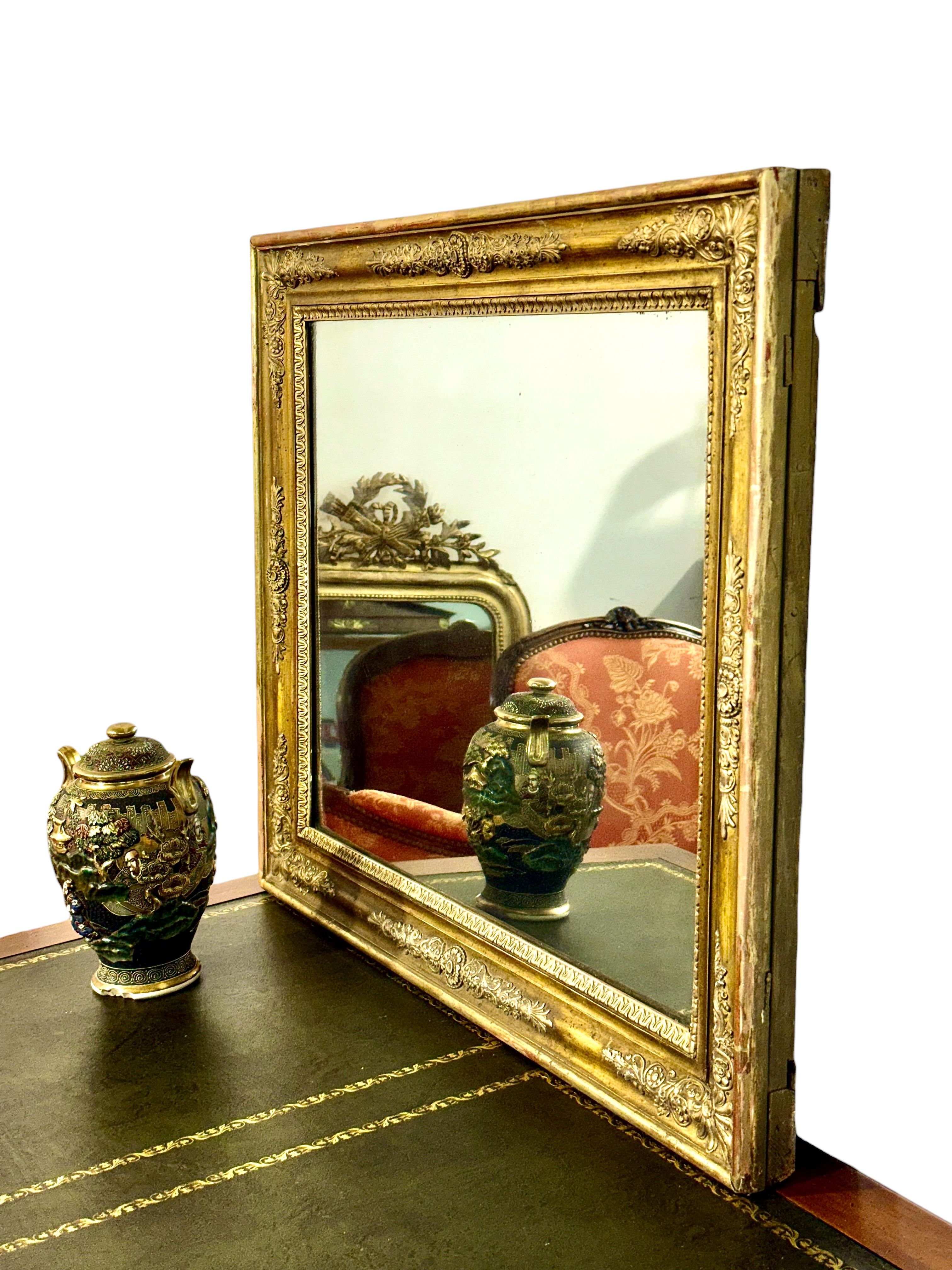 Miroir en bois doré et verre au mercure, Epoque Restauration, France vers 1830