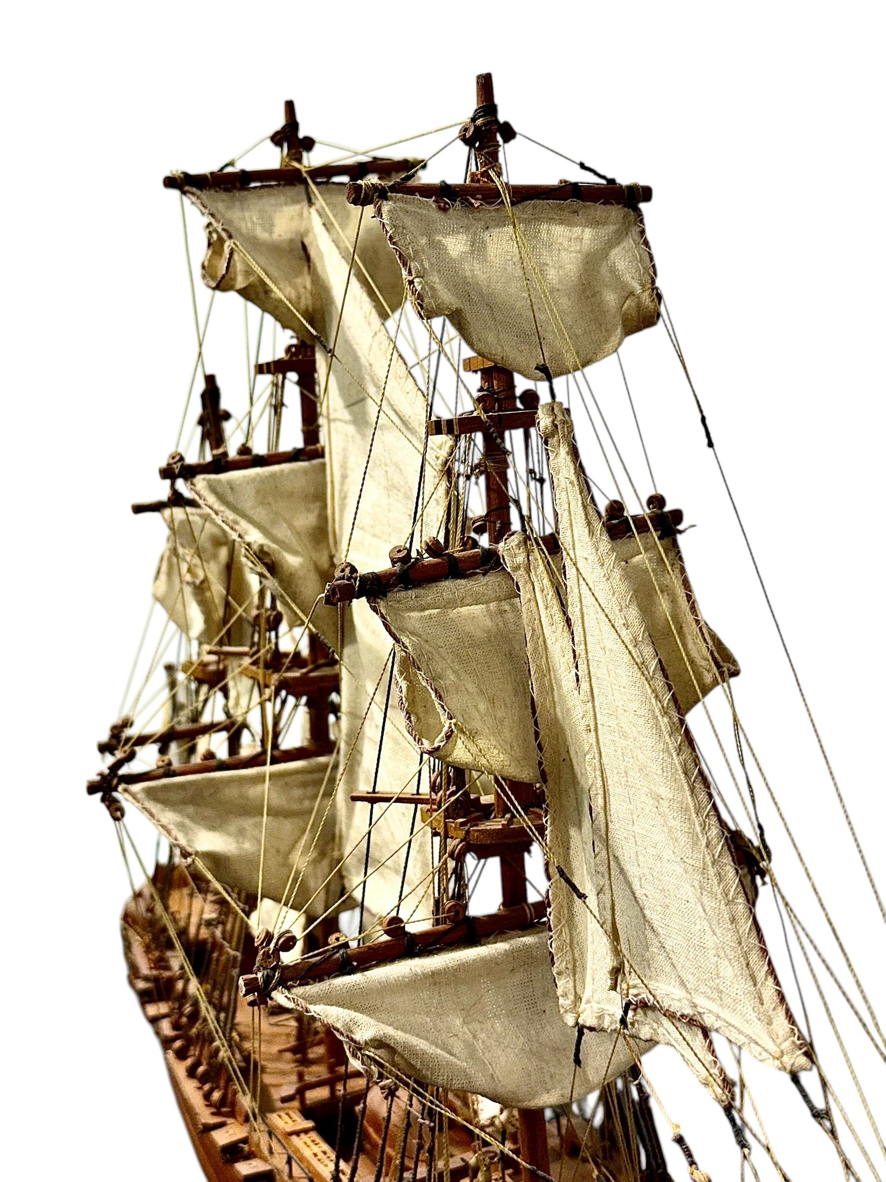 Maquette en bois détaillée de la frégate Saint-Géran, 1737