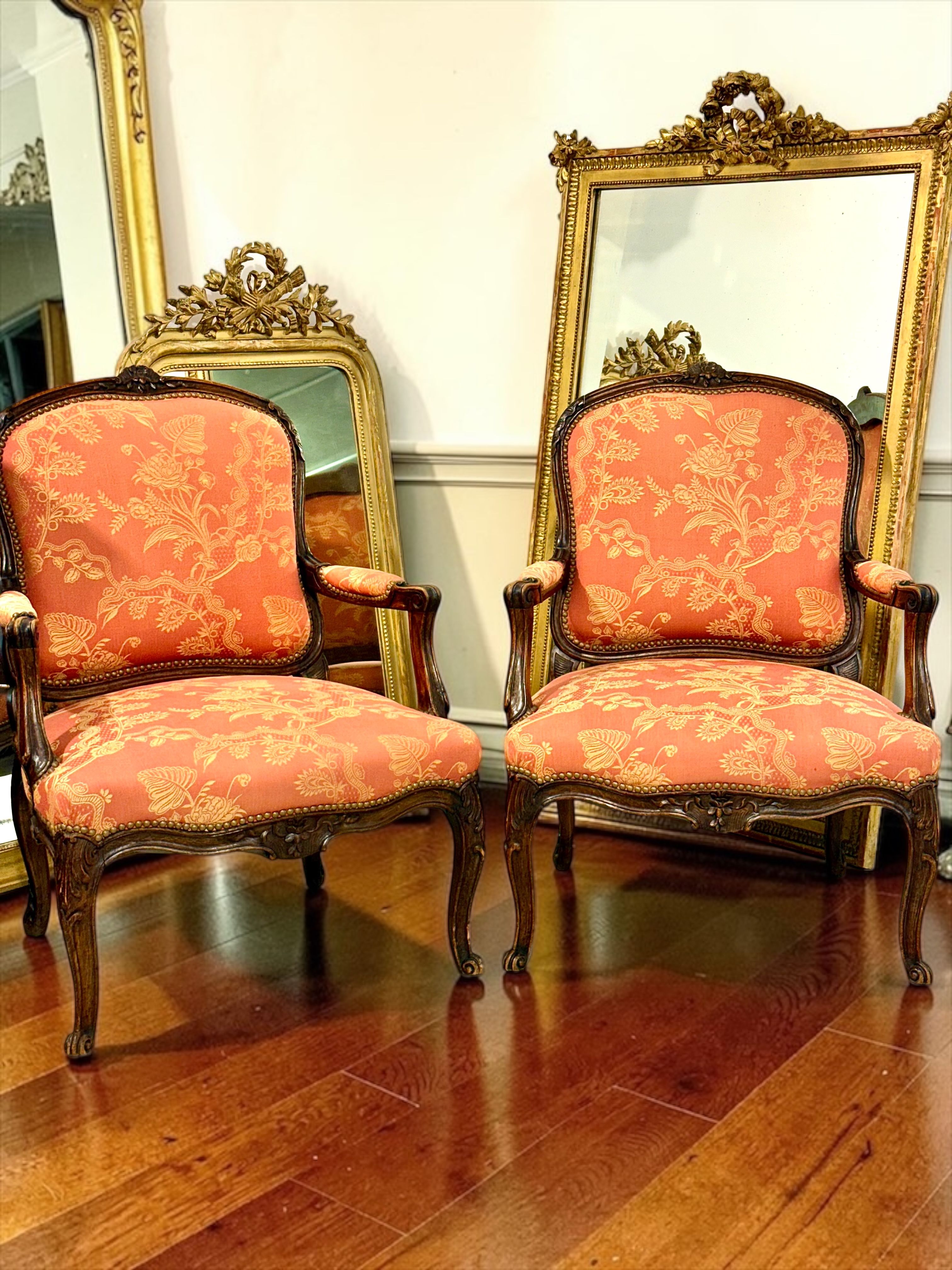 Paire de fauteuils français en noyer de style Louis XV, vers 1880