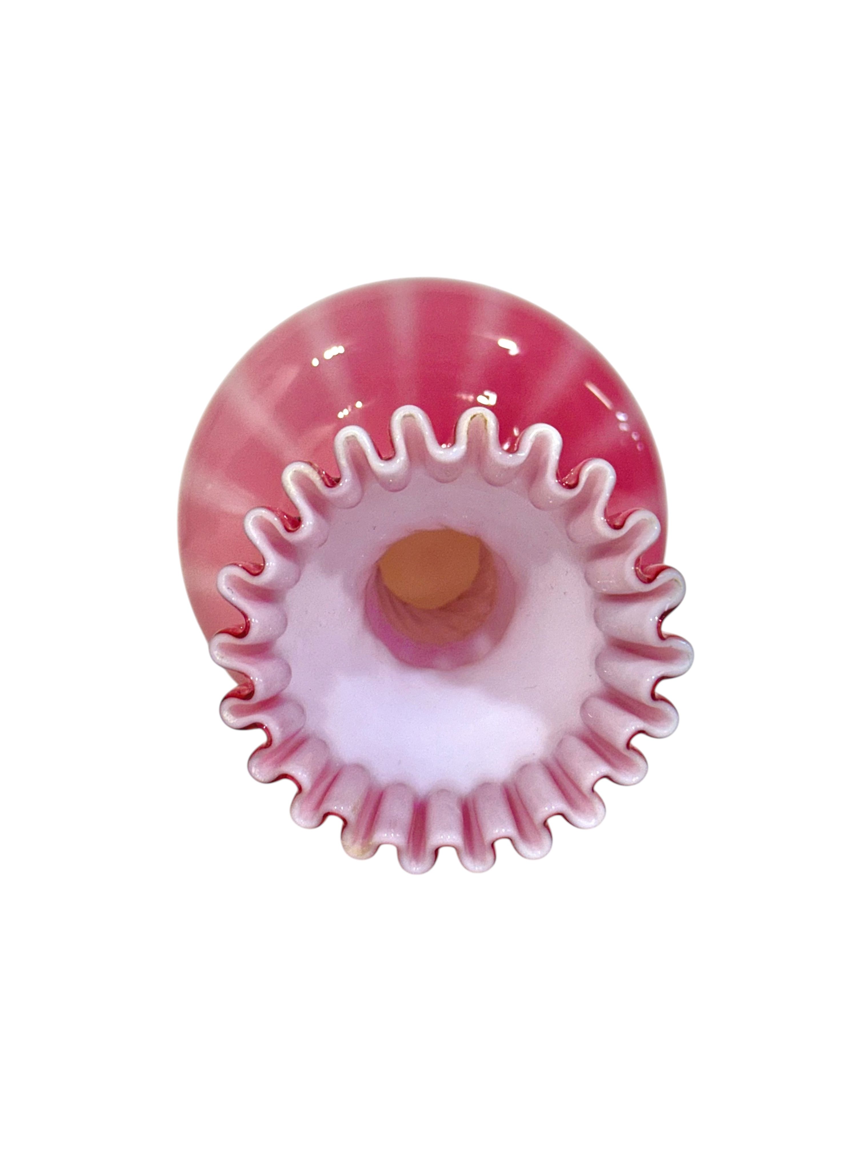 Soliflore en opaline rose, France vers 1860