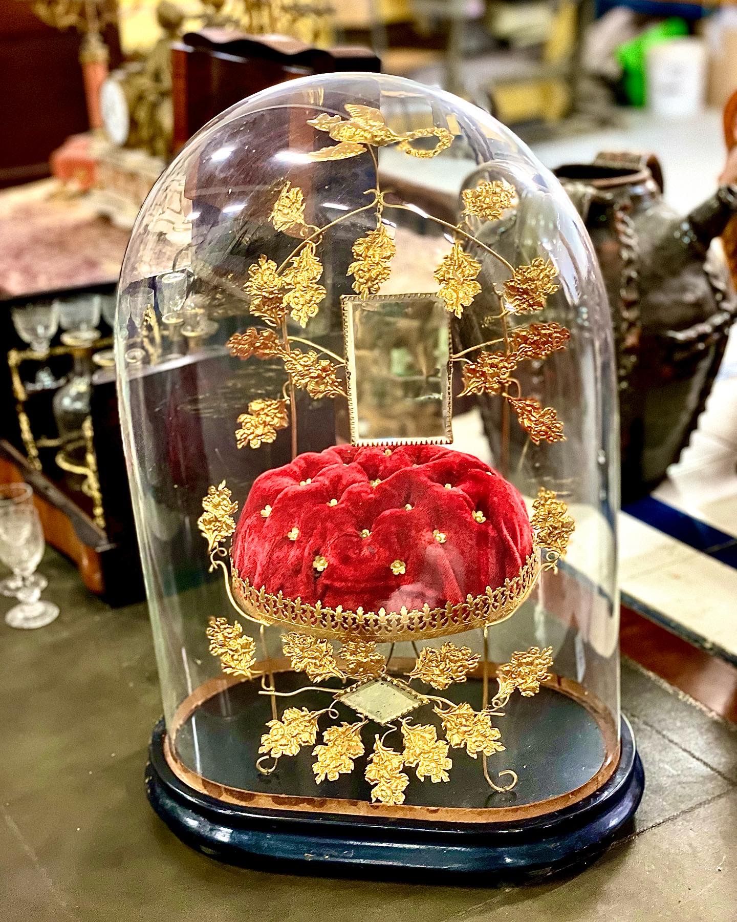 Coussin de mariage Napoléon III sous globe, fin du XIXe siècle