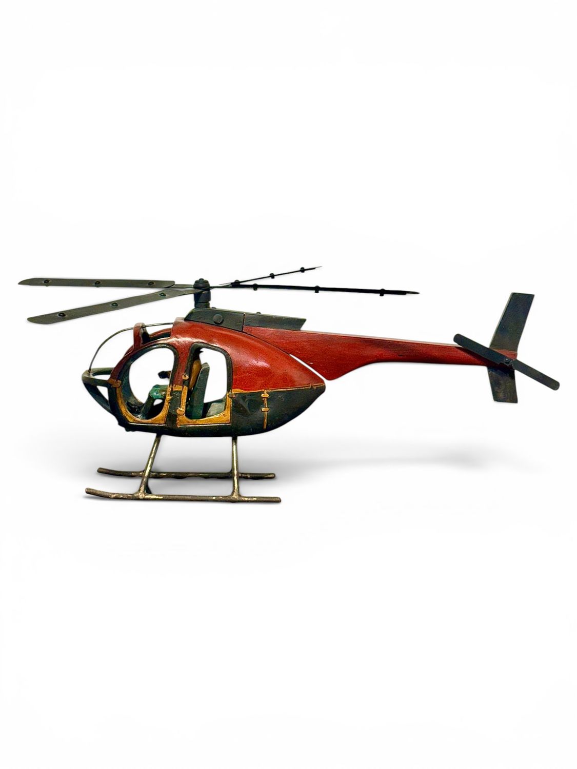 Grande sculpture d'hélicoptère en bois polychrome avec détails en métal