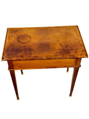 Bureau plat en cuir d'époque Louis XVI, France, XVIIIe siècle