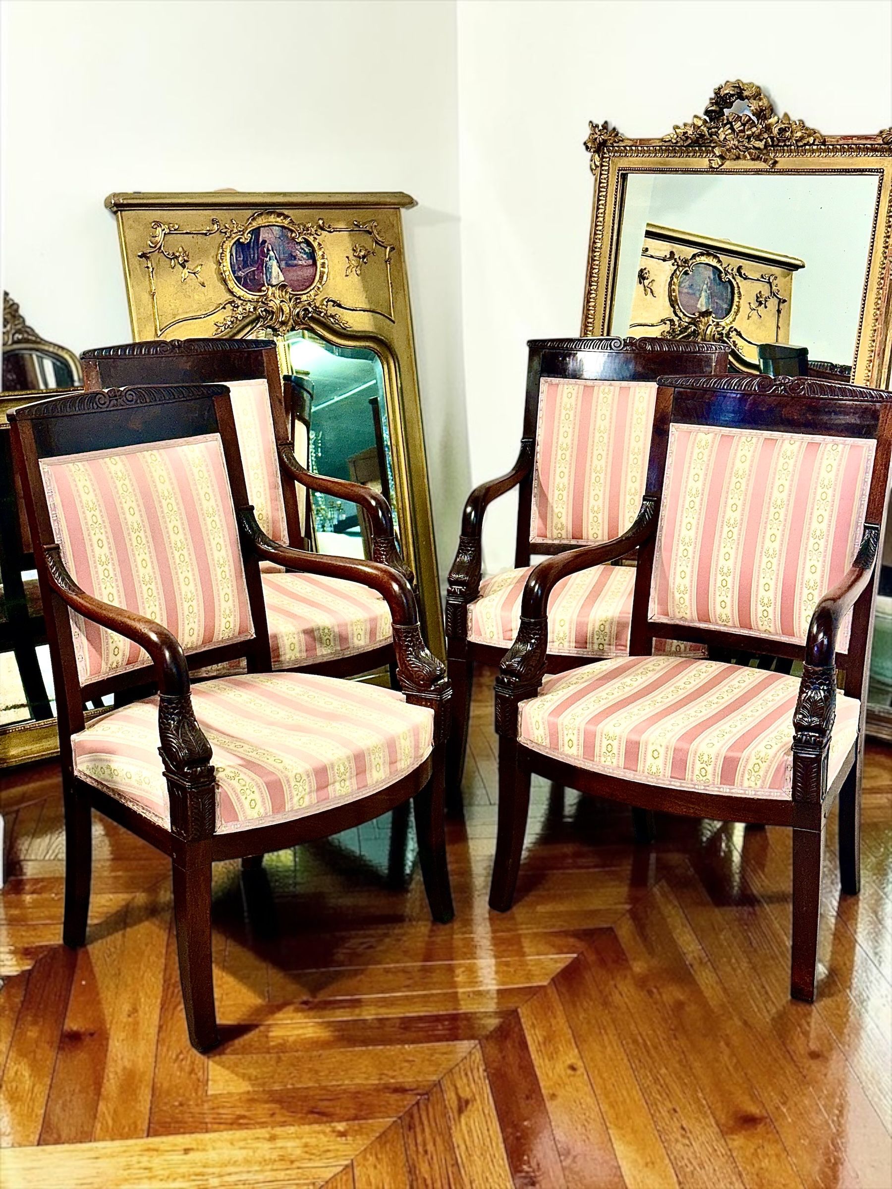 Suite de 4 fauteuils d’époque Empire en noyer