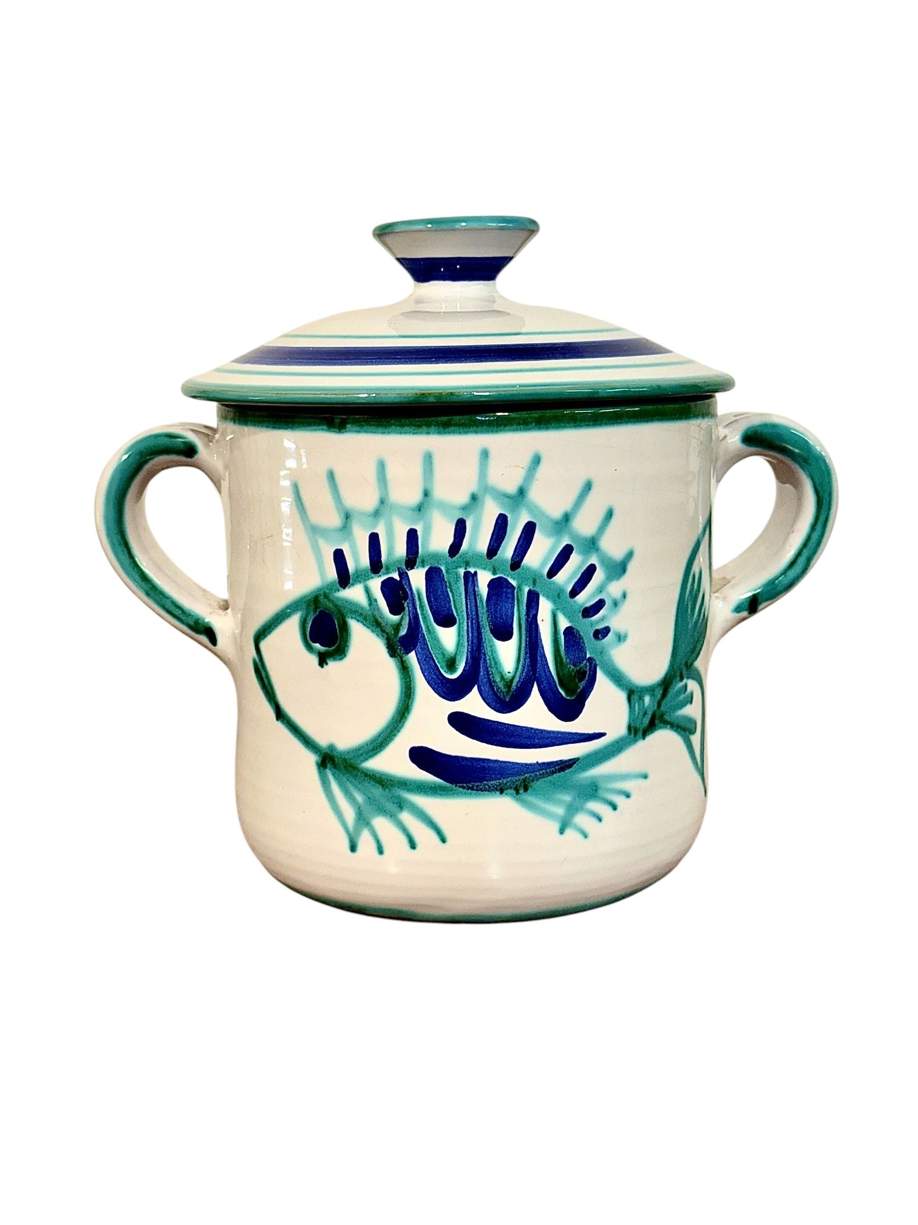 Soupière en faïence avec couvercle et décor de poissons, signée Robert Picault (Vallauris)