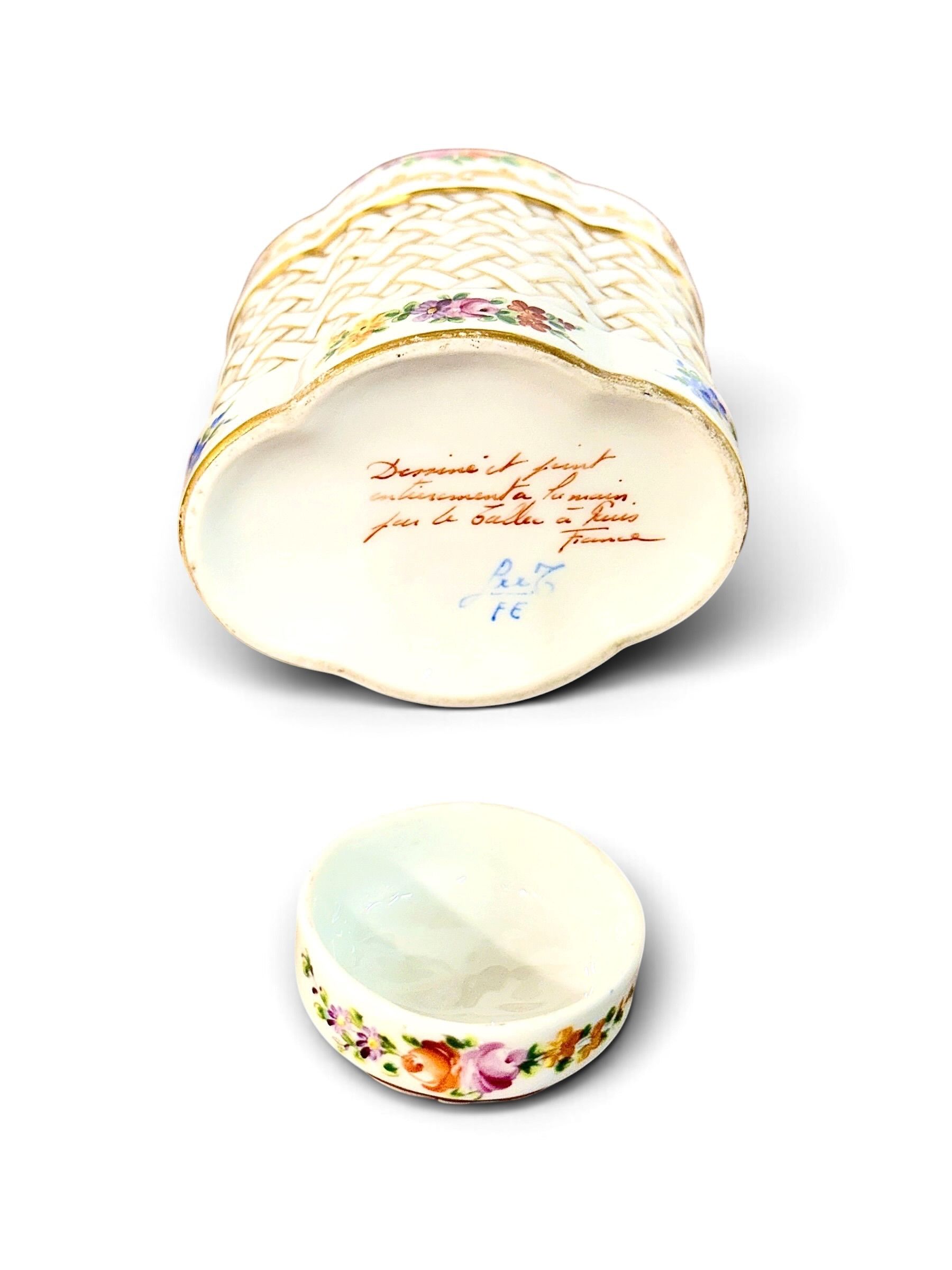 Boîte à thé en porcelaine Le Tallec, peinte à la main et dorée, France, vers 1950