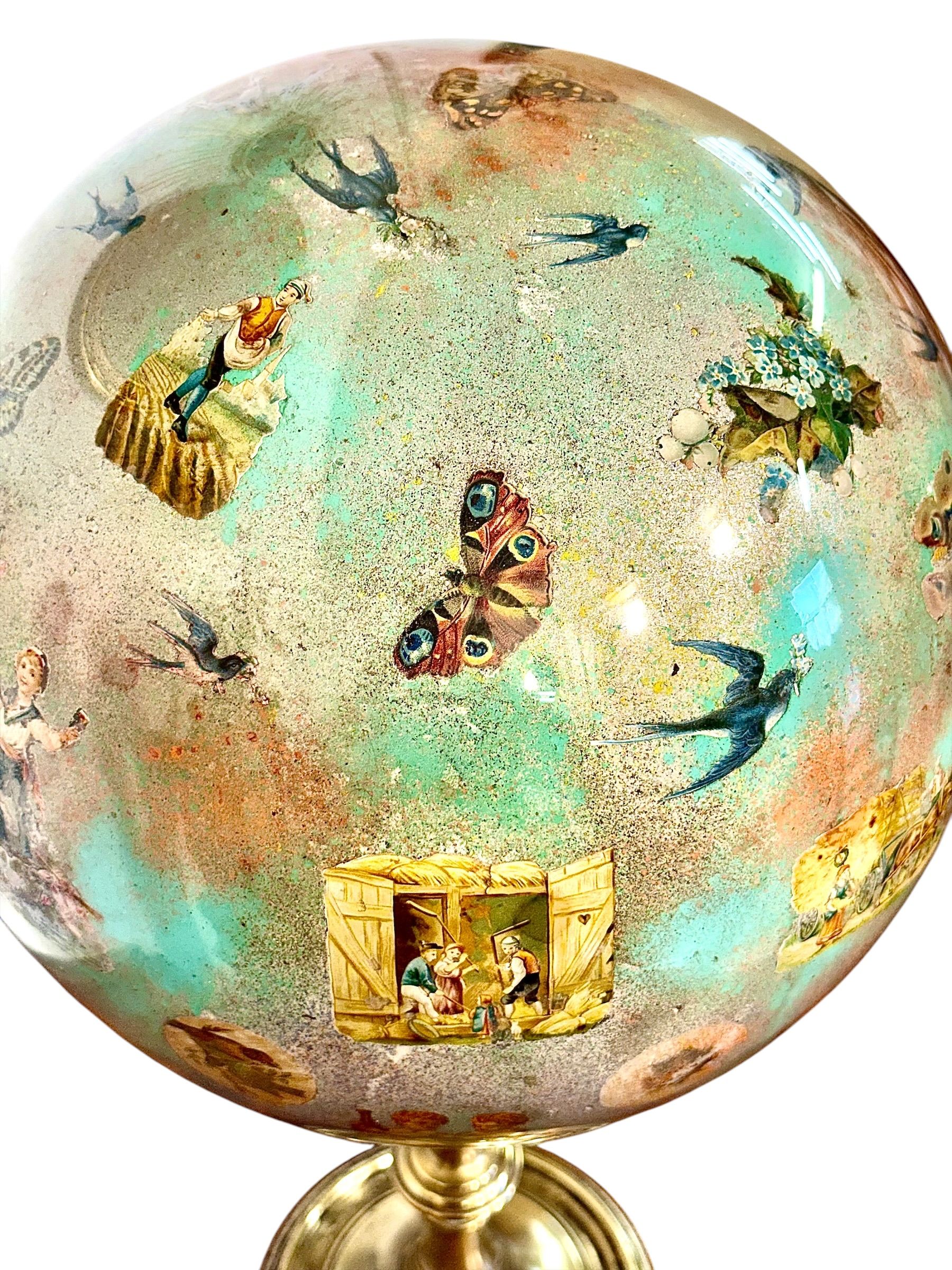 Rare globe en verre à décor découpé  sur pied en laiton, France XIXè siècle