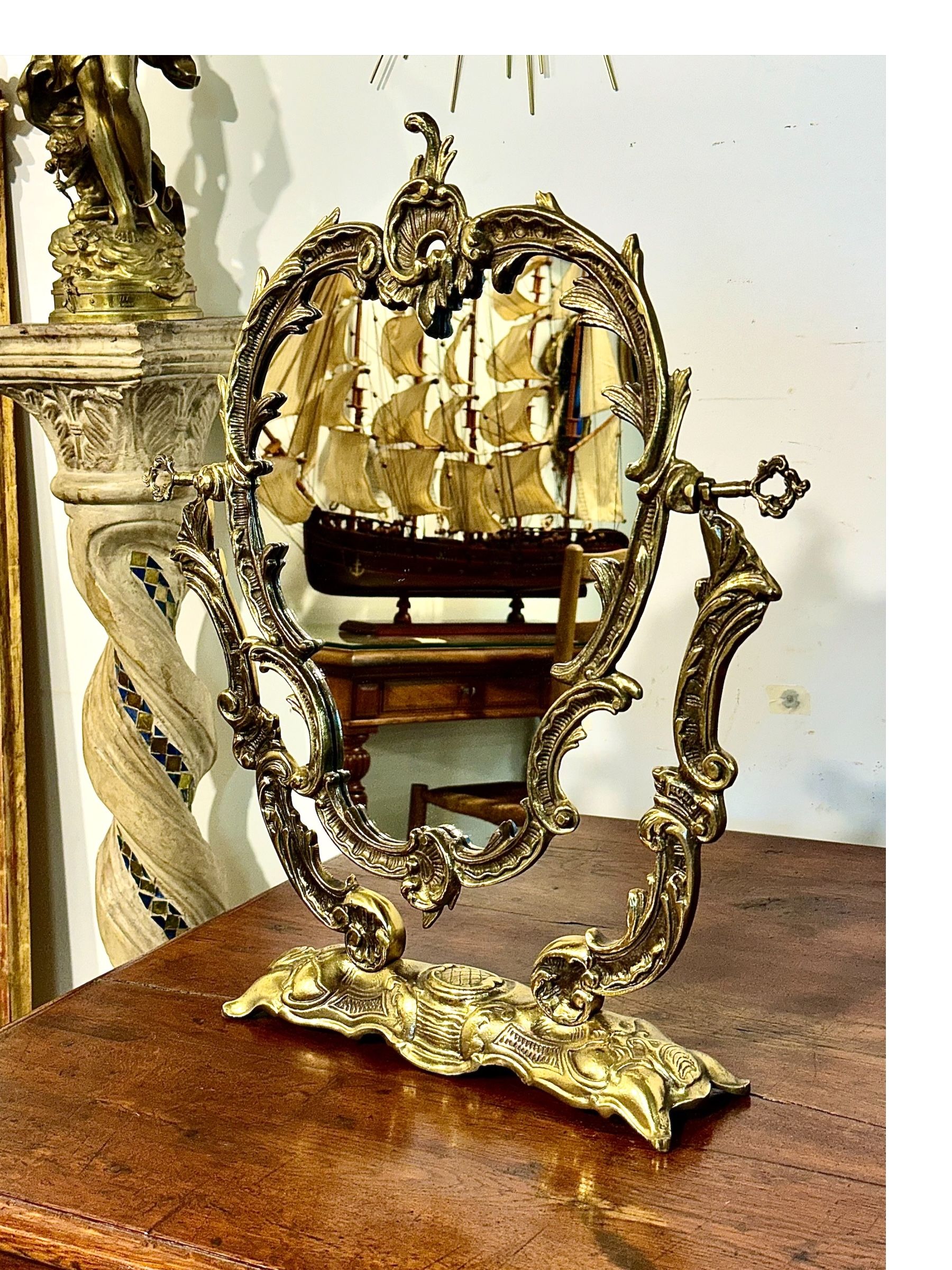 Miroir de table en bronze doré de style Rococo, France vers 1900