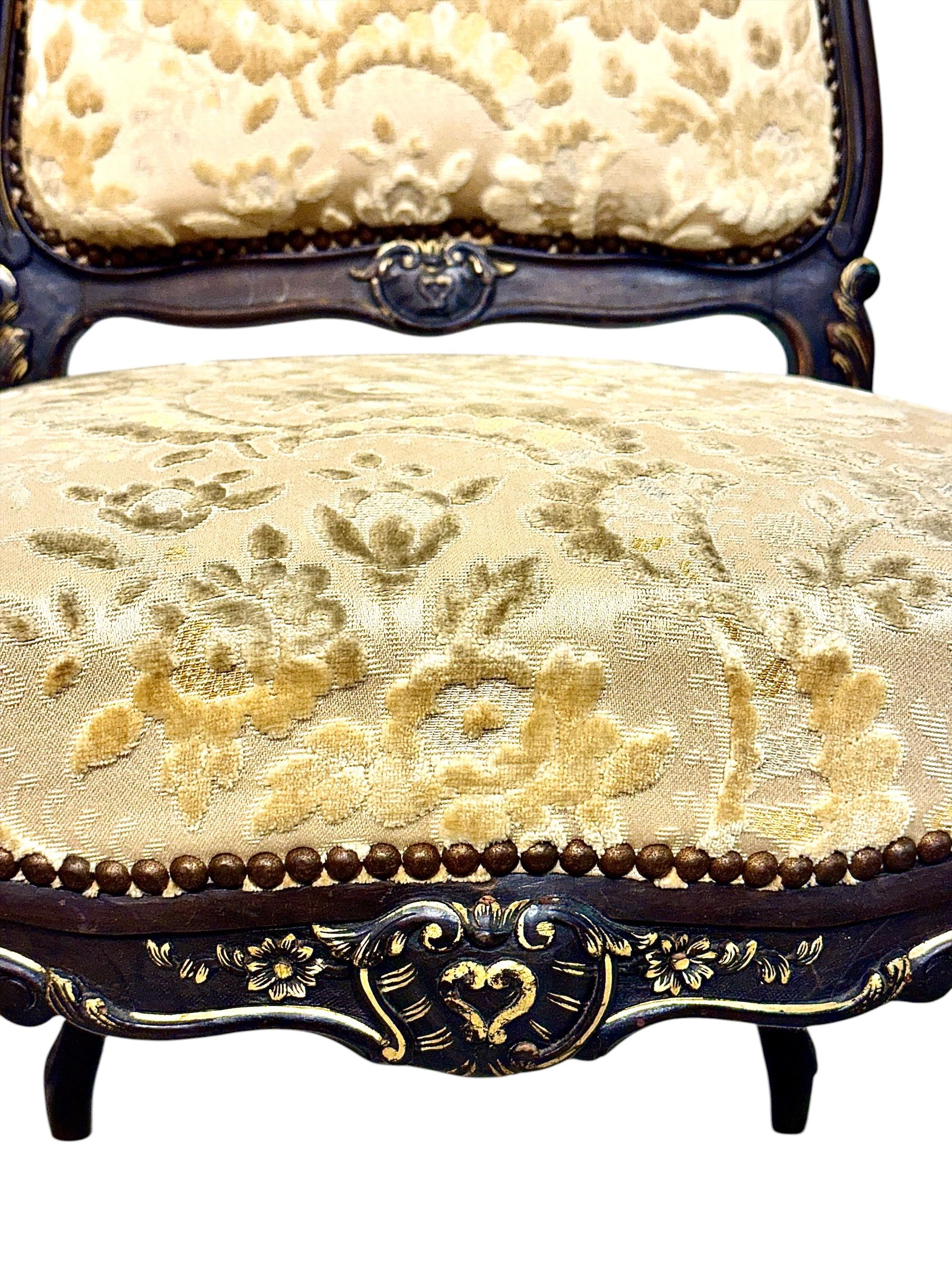 Paire de chaises sculptés et dorés d'époque Napoléon III