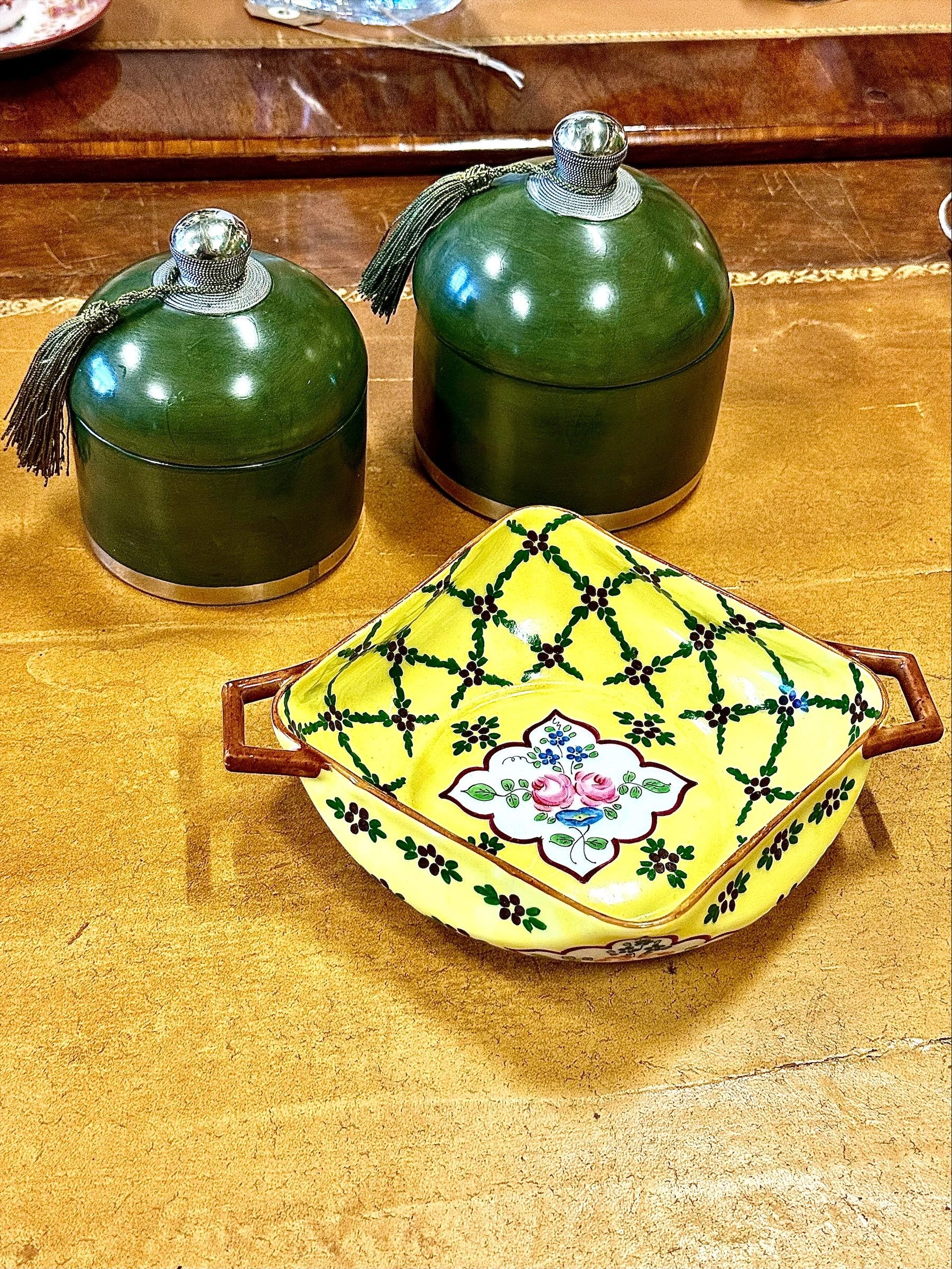 Vide-poches en porcelaine à motifs floraux jaunes et anses, XIXe siècle (vers 1890)