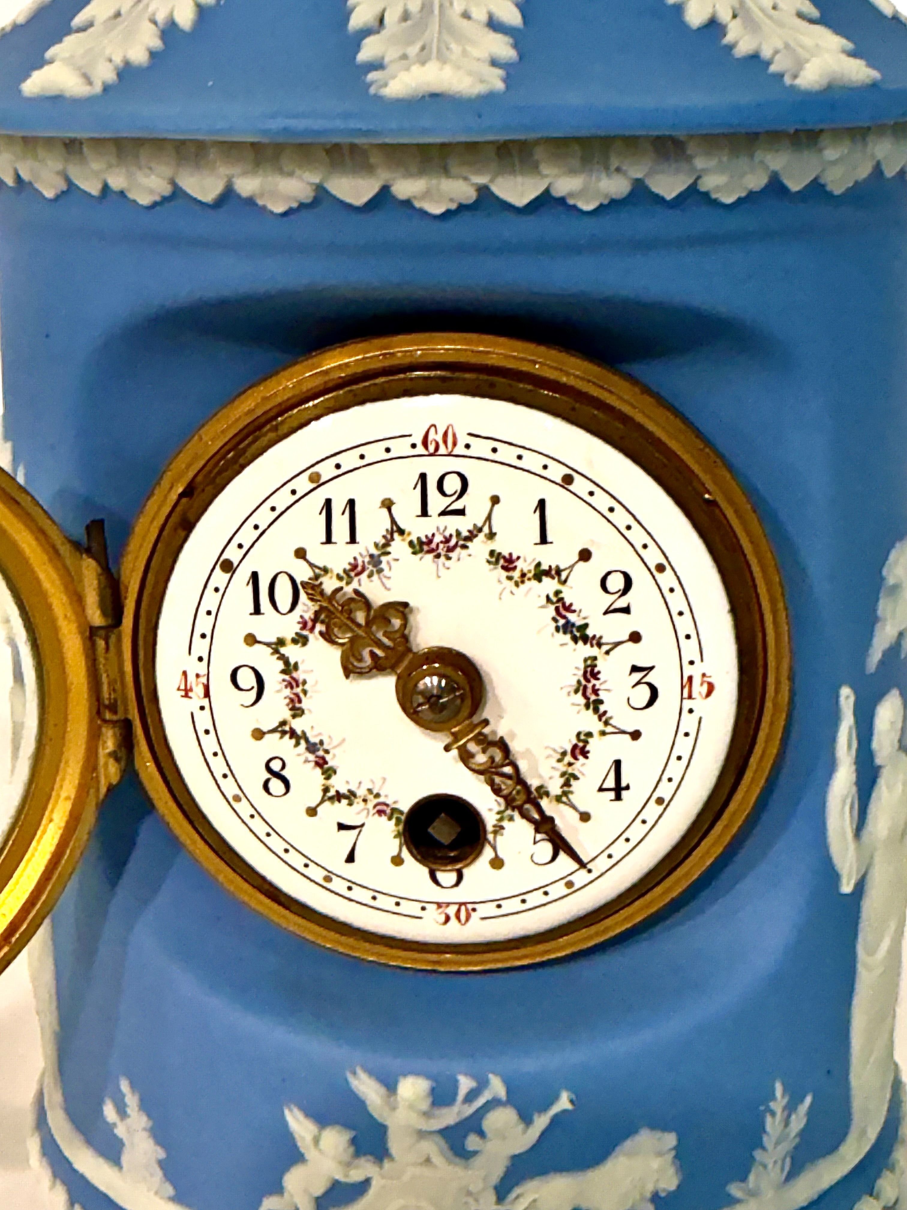 Horloge Wedgwood en Jasperware bleu du XIXe siècle, vers 1890
