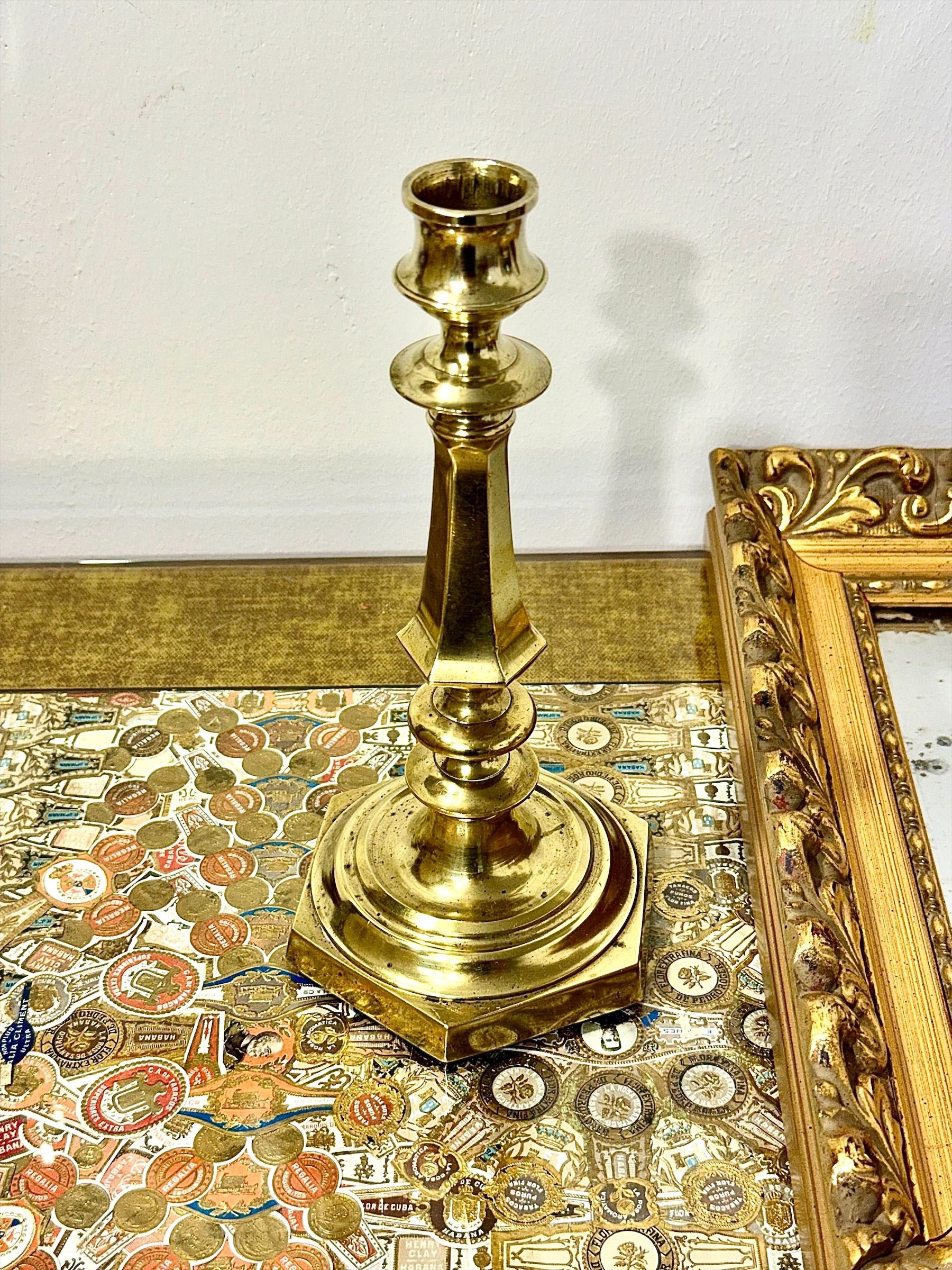 Bougeoir français en bronze du XIXe siècle à base hexagonale