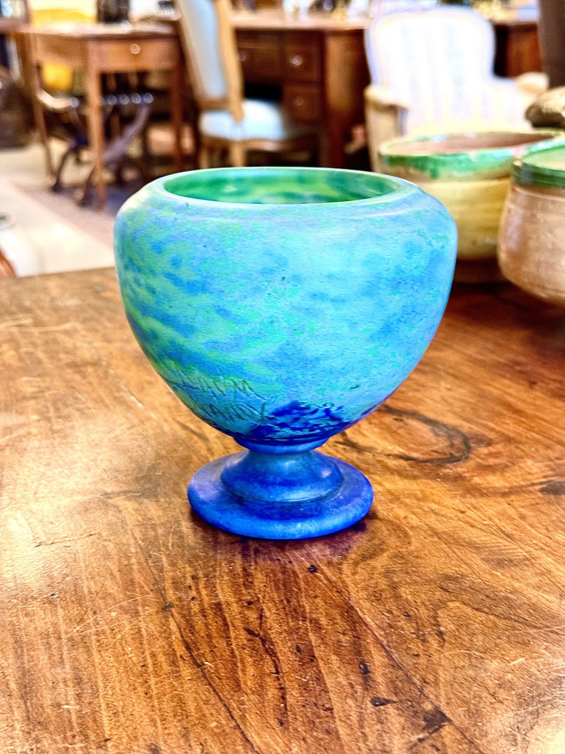 Vase sur pied Daum Nancy Art Nouveau bleu-vert, vers 1900