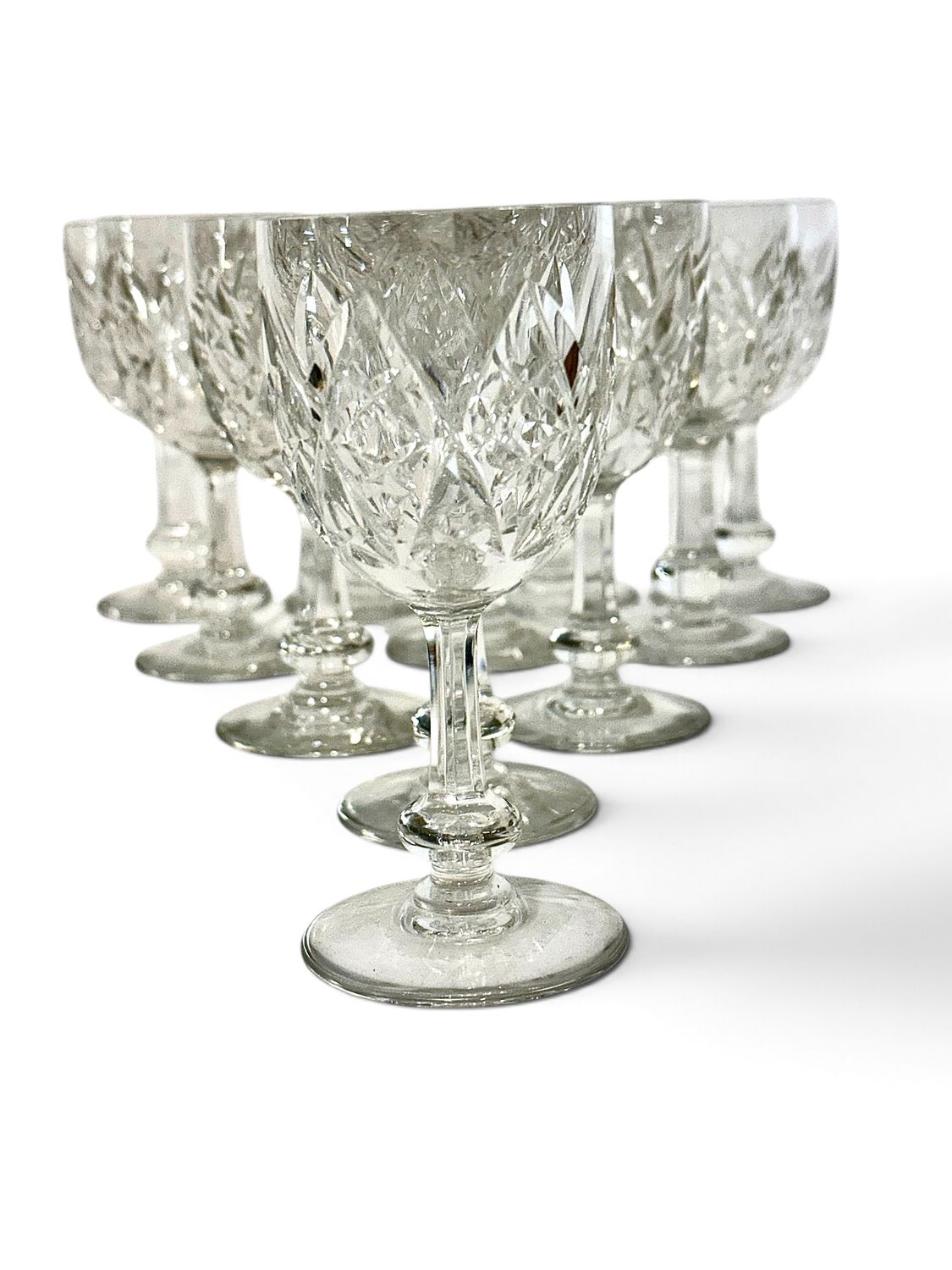 Suite de 11 verres Baccarat modèle Burgos en cristal taillé, France