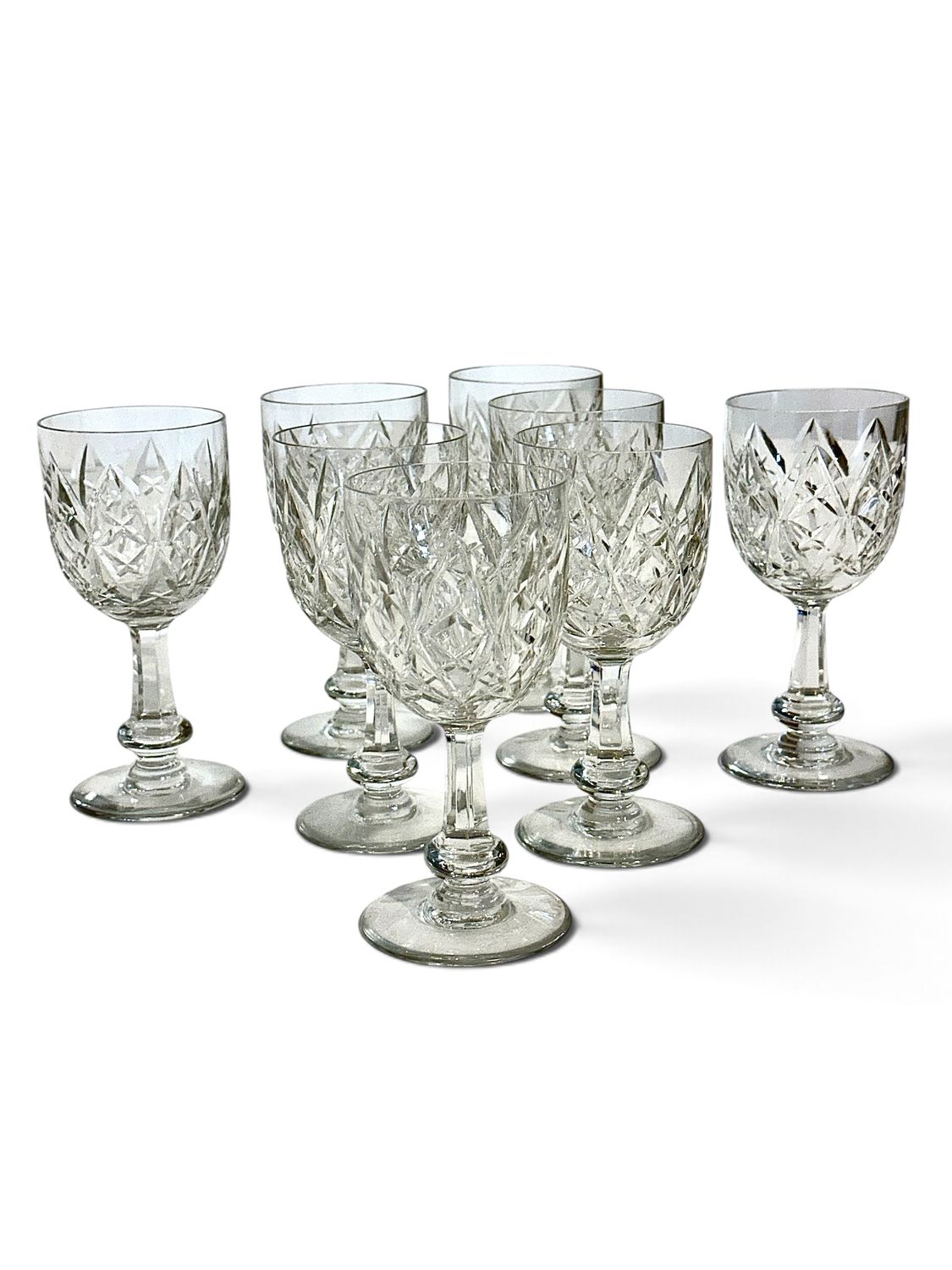 Suite de 8 verres Baccarat modèle Burgos en cristal taillé, France