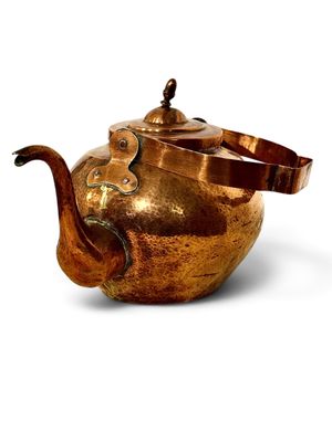 19th Century French Hand-Hammered Copper Kettle with Swing Handle