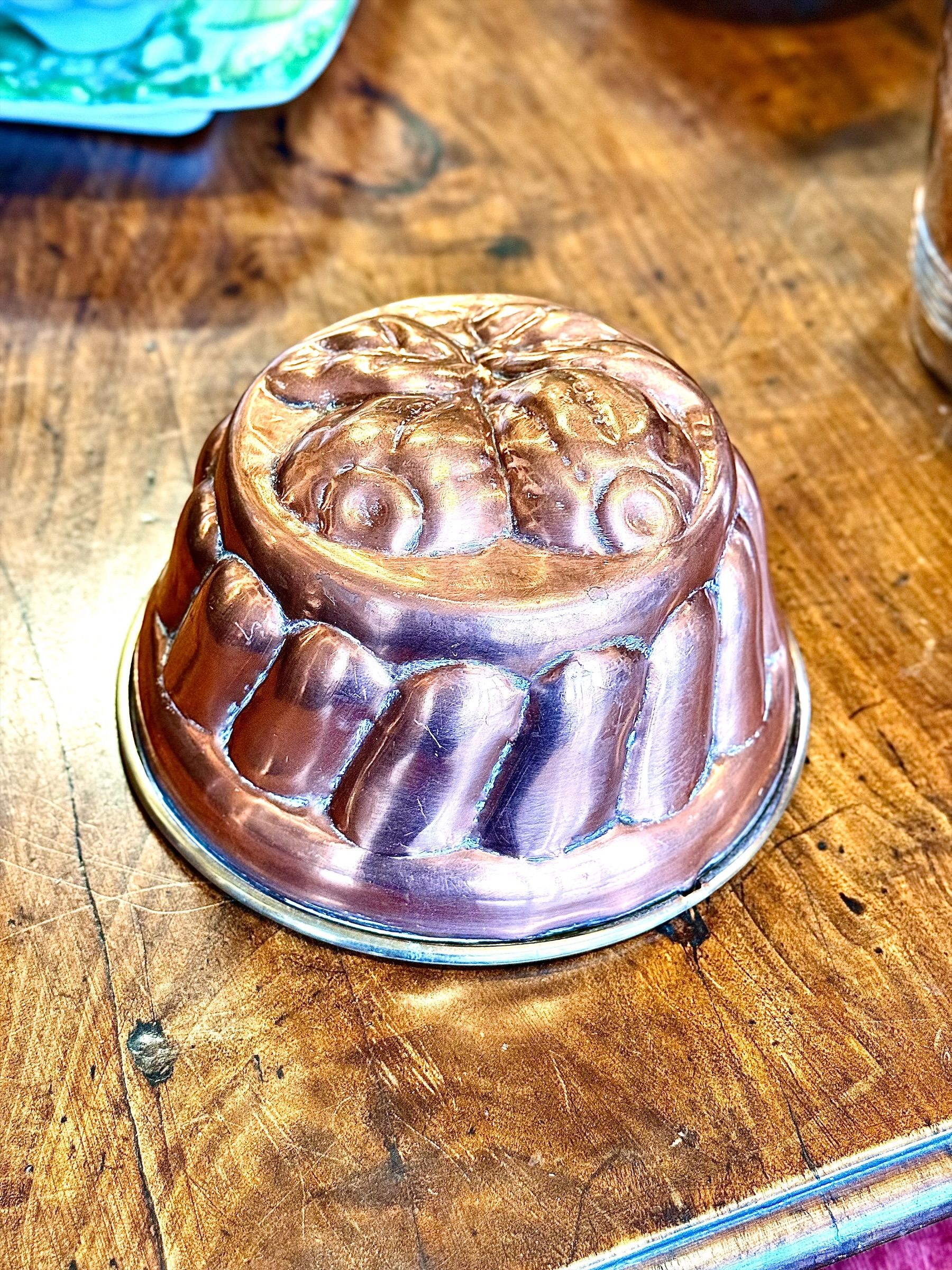 Moule à charlotte français en cuivre à décor de poires, XIXe siècle