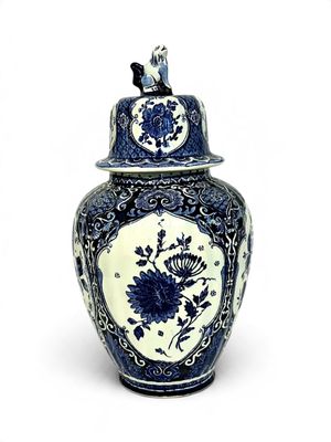 Potiche couverte Boch Delft en faïence bleue et blanche, vers 1920