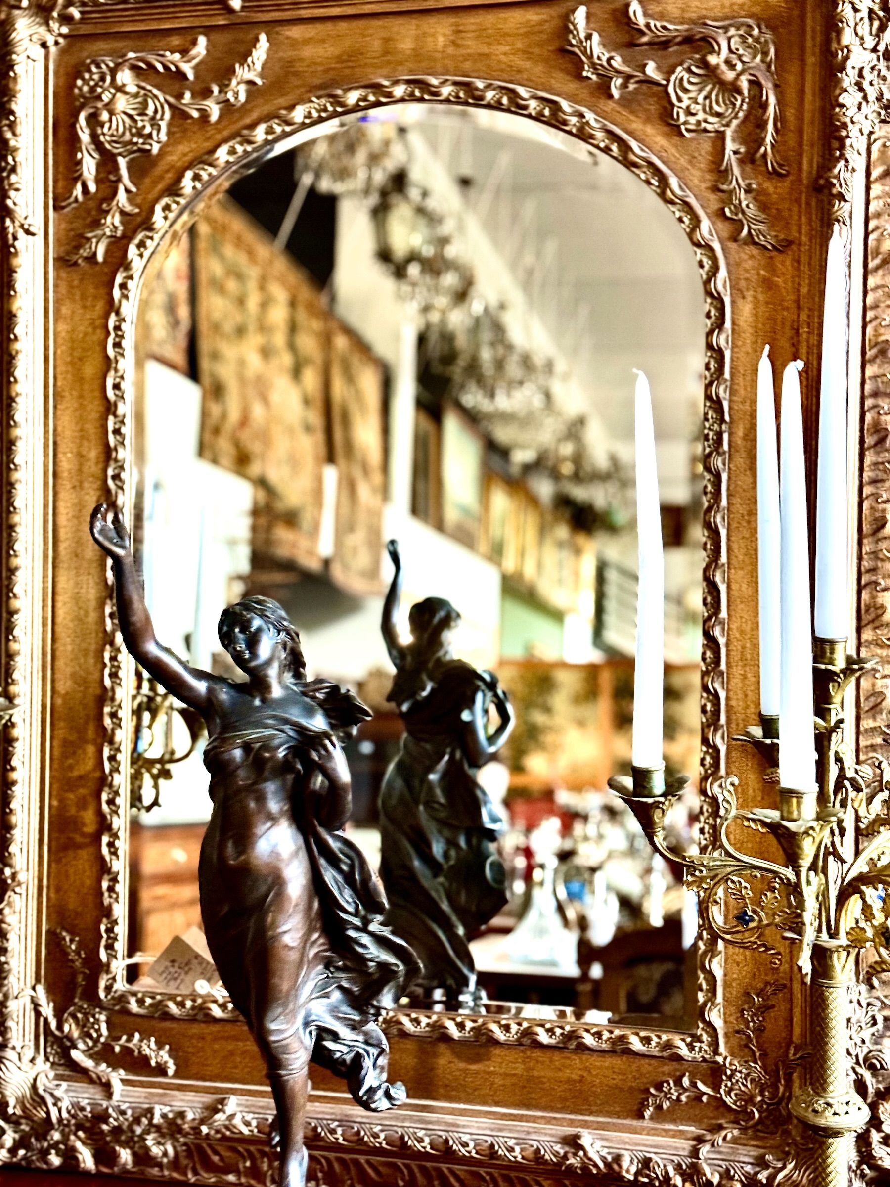 Grand miroir doré de style Louis XV, XXe siècle, circa 1950