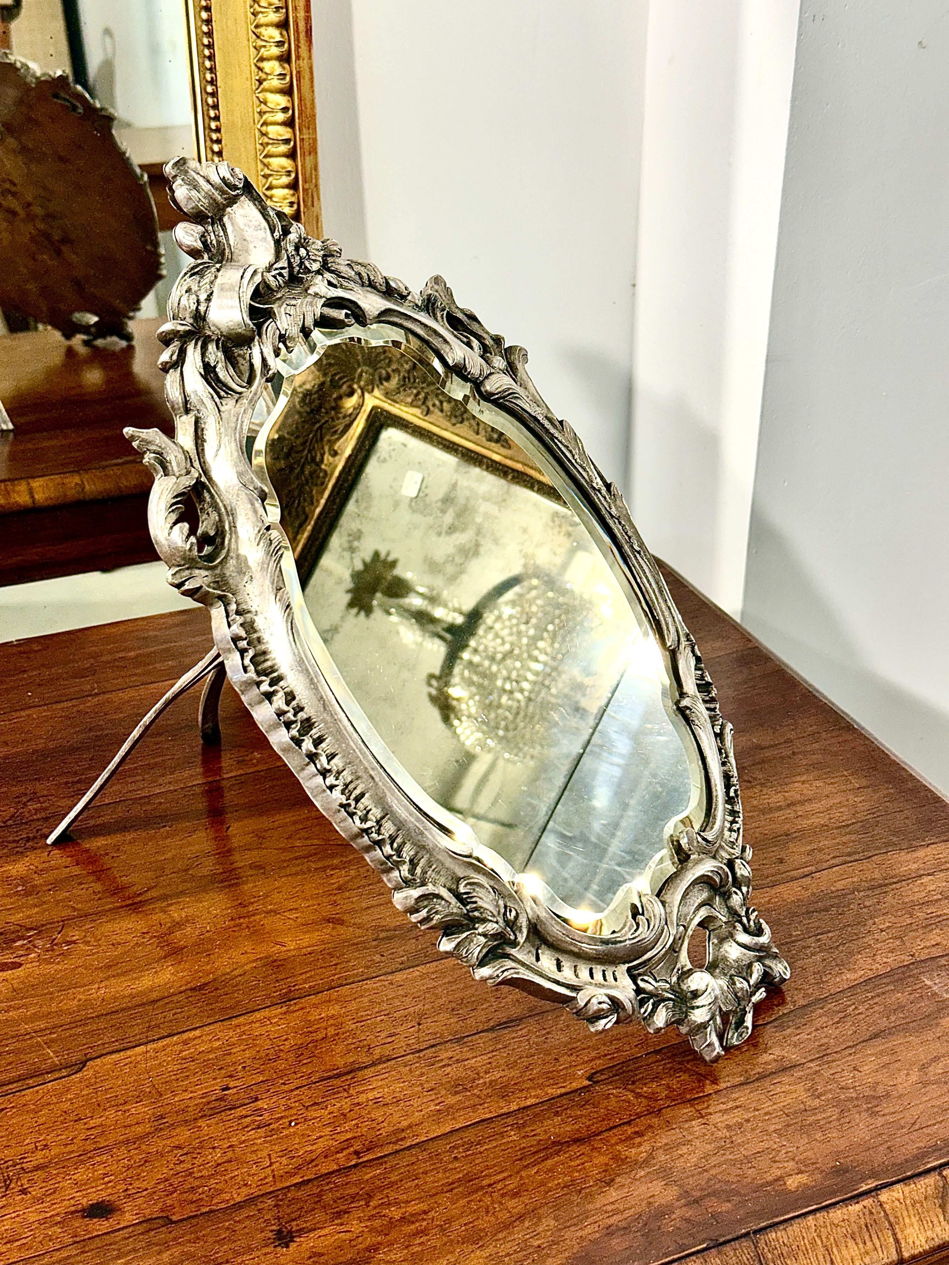 Miroir de table ancien en métal argenté, style Louis XV, début XXe siècle