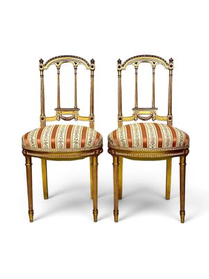 Paire de chaises de style Louis XVI en bois doré, France XIXe siècle