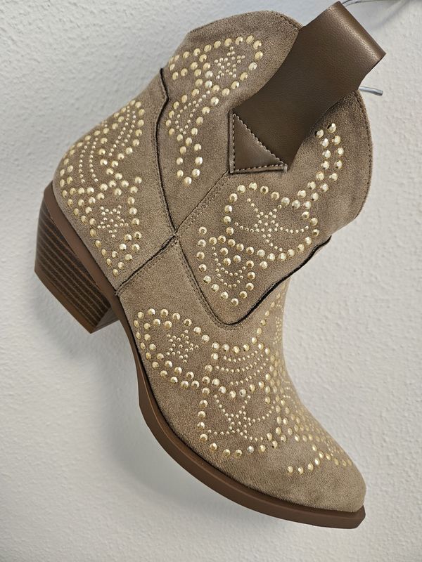 Studded cowboyboot