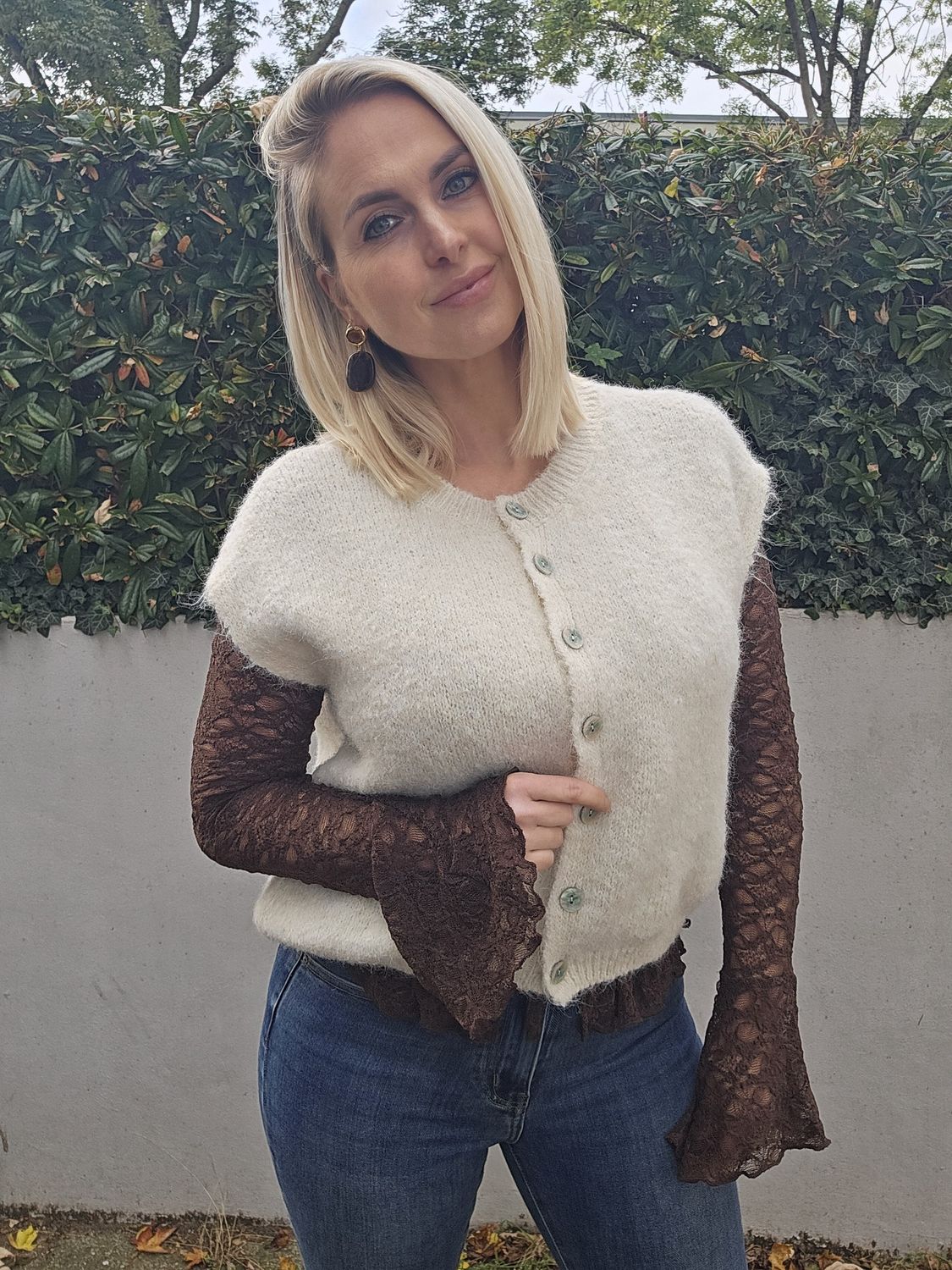 Gebreide sweatergilets met knopen