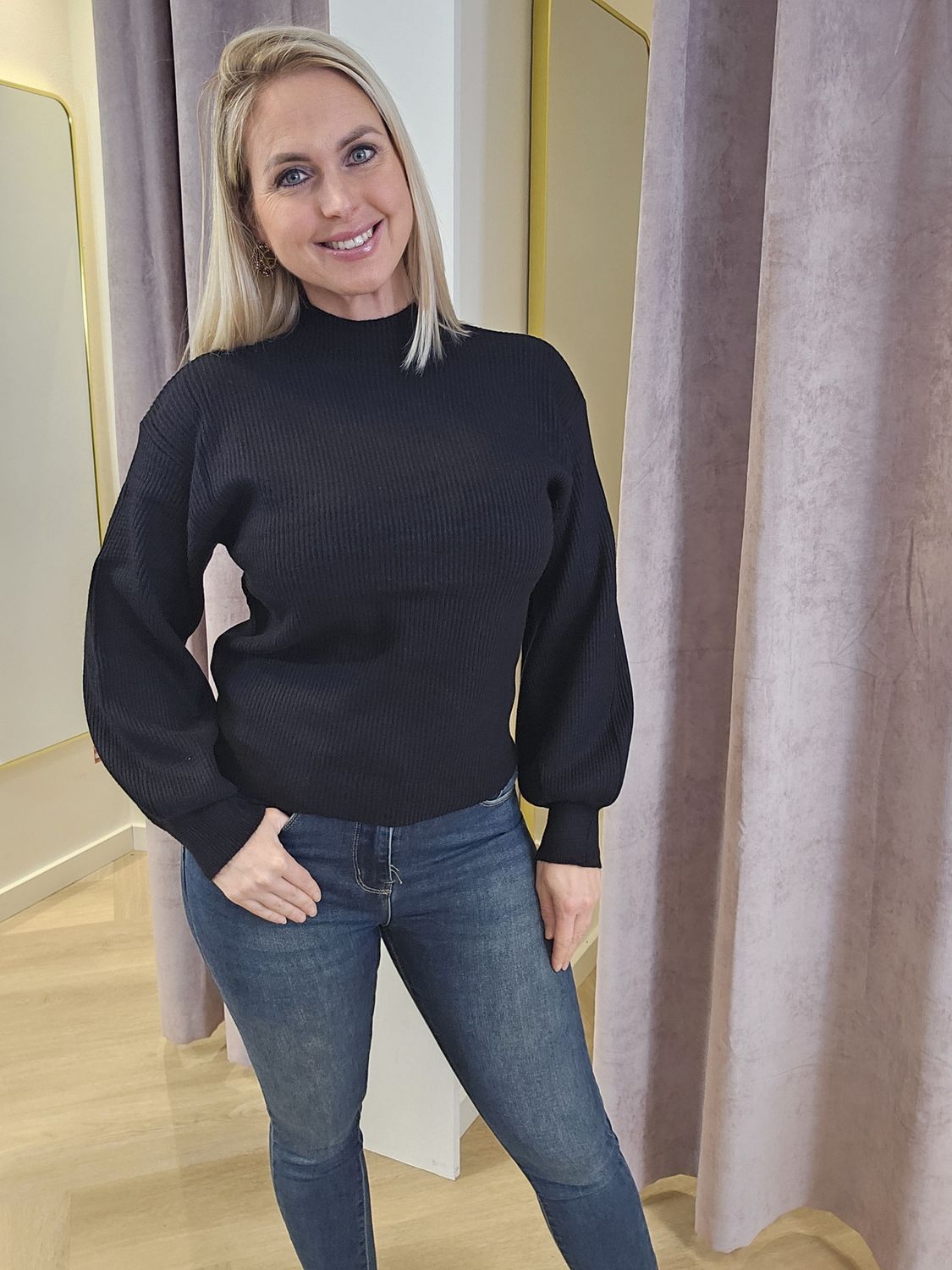 Viscose trui met ballonmouw zwart