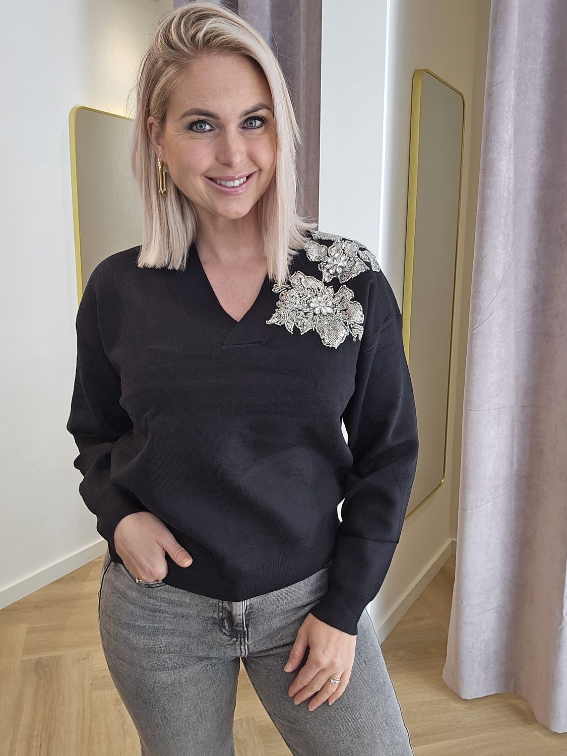 V- hals deluxe trui met stenen