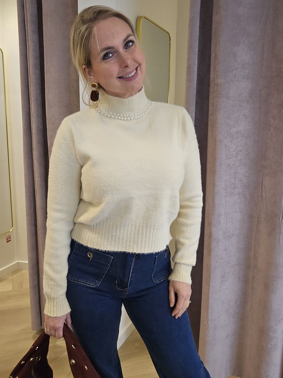 Supersoft sweater met pareldetails offwhite