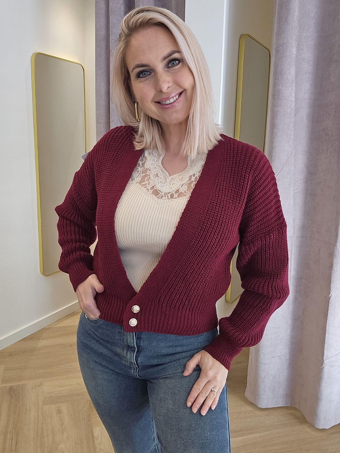 Gebreide vestjes gouden knoop