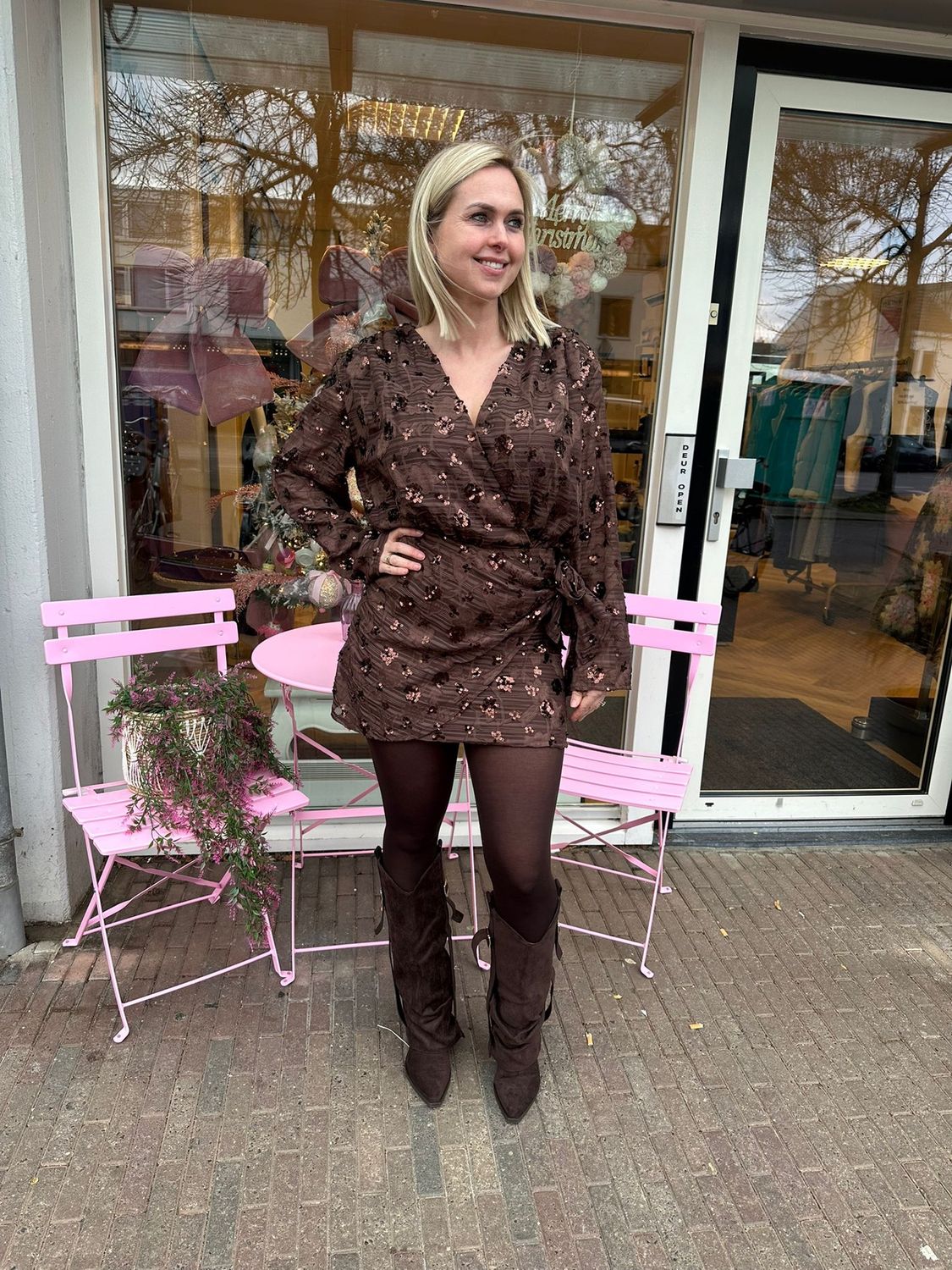 Bruin jurkje met pailletten