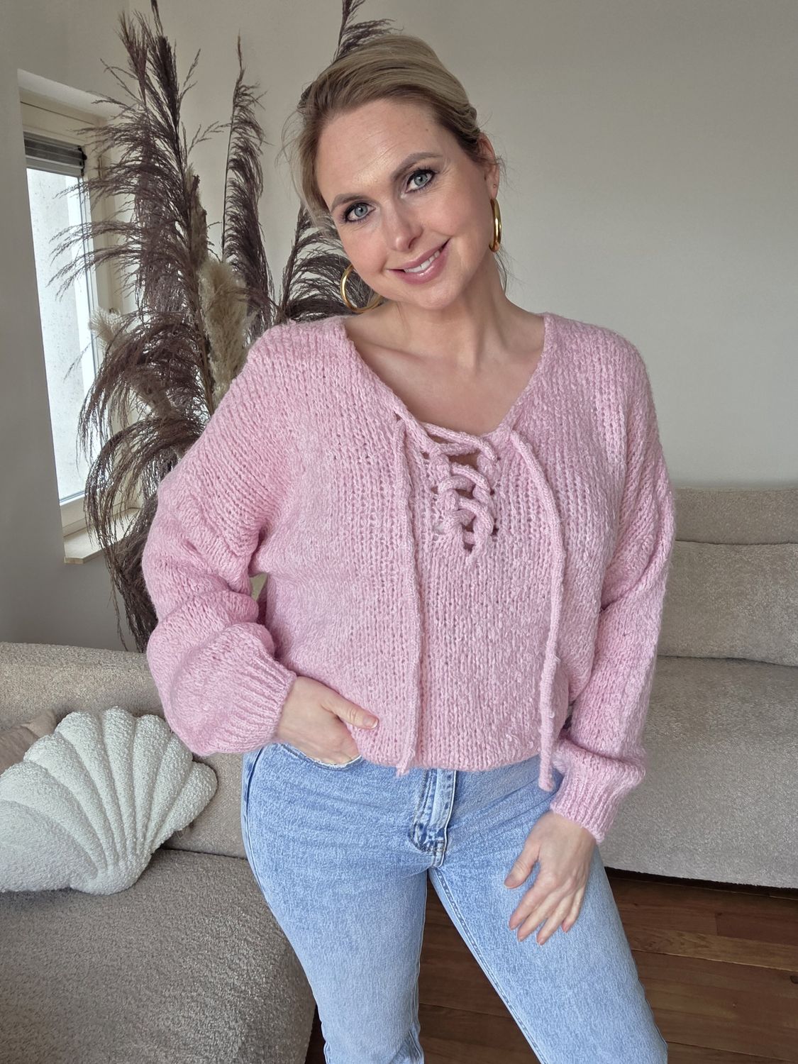 Roze gebreide trui met koord