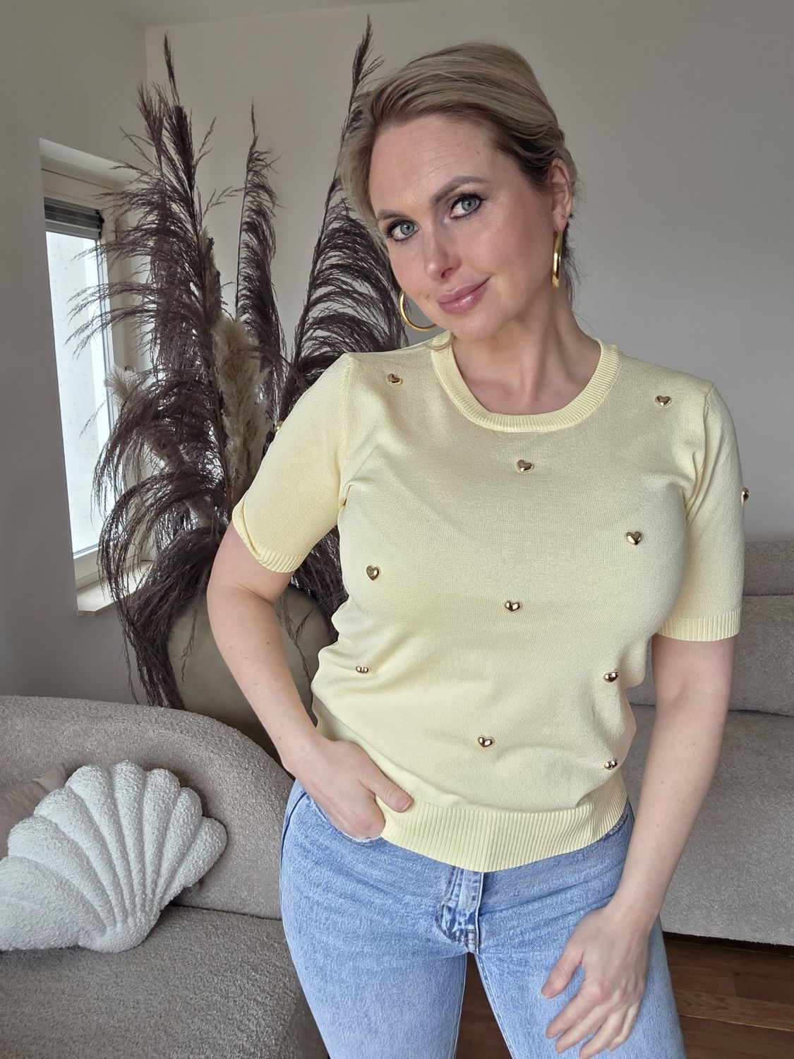 Pastelgeel shirt met gouden buttoned hartjes