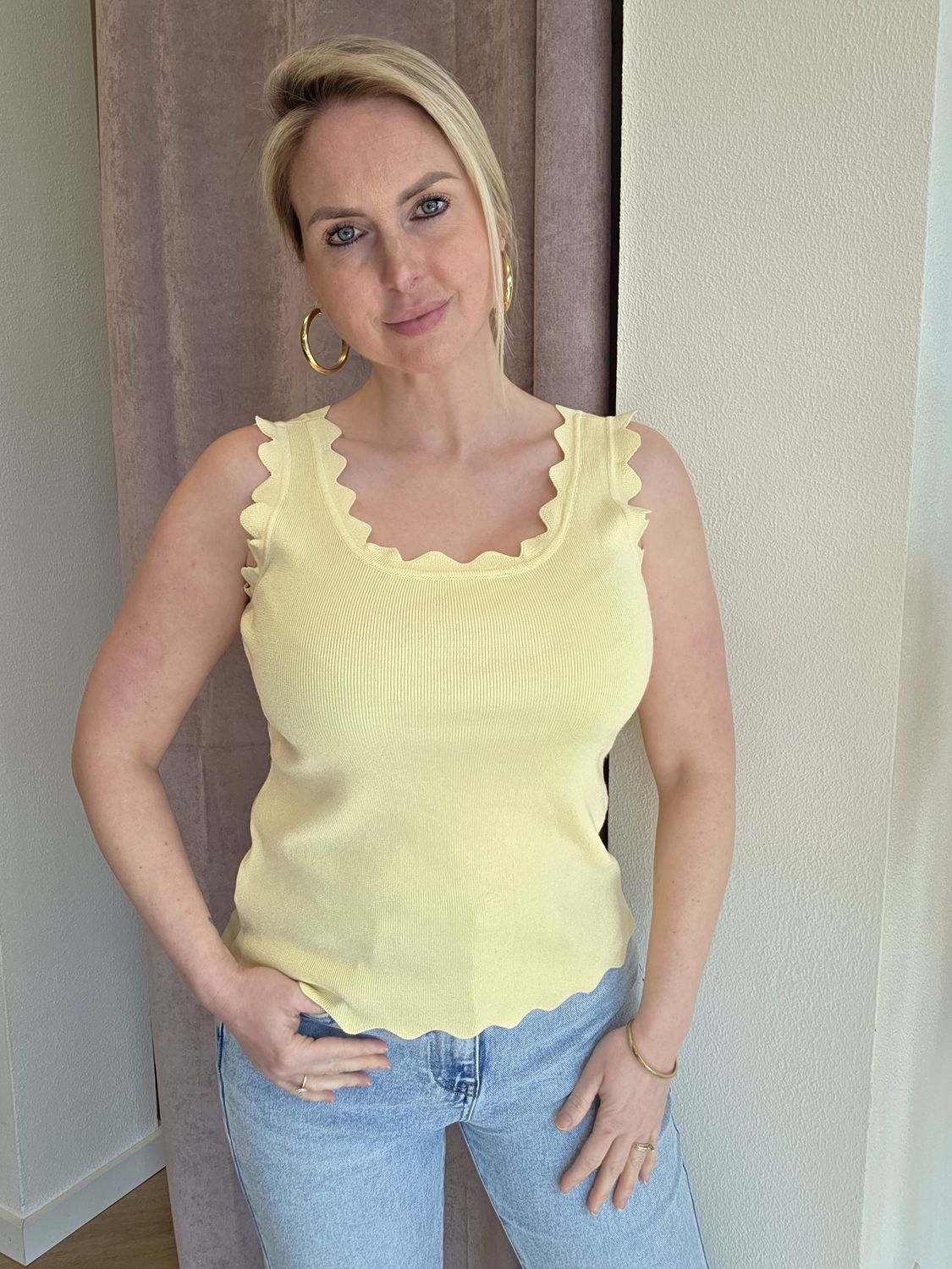 Scalop top pastel geel