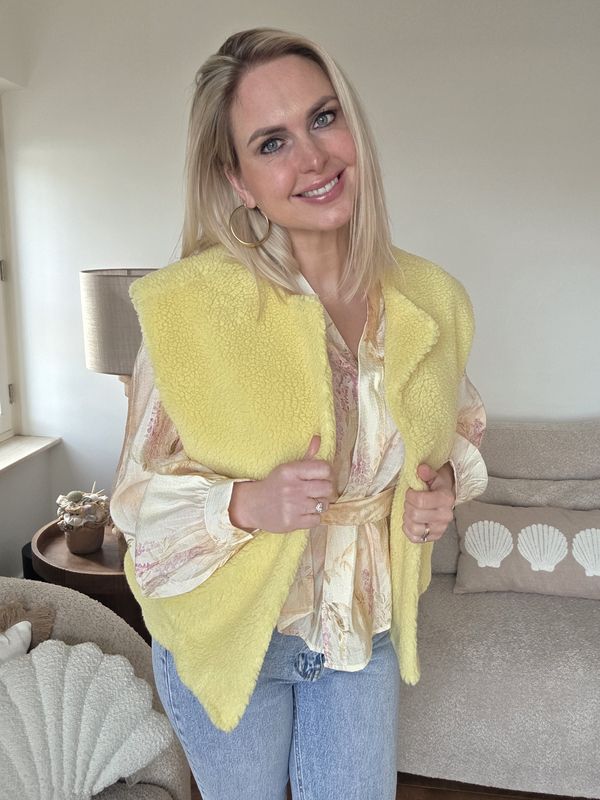 Gele trendy teddy gilet