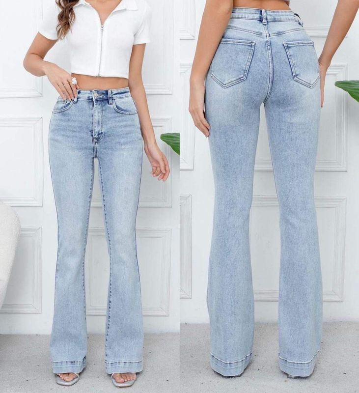 Flaired fit light jeans